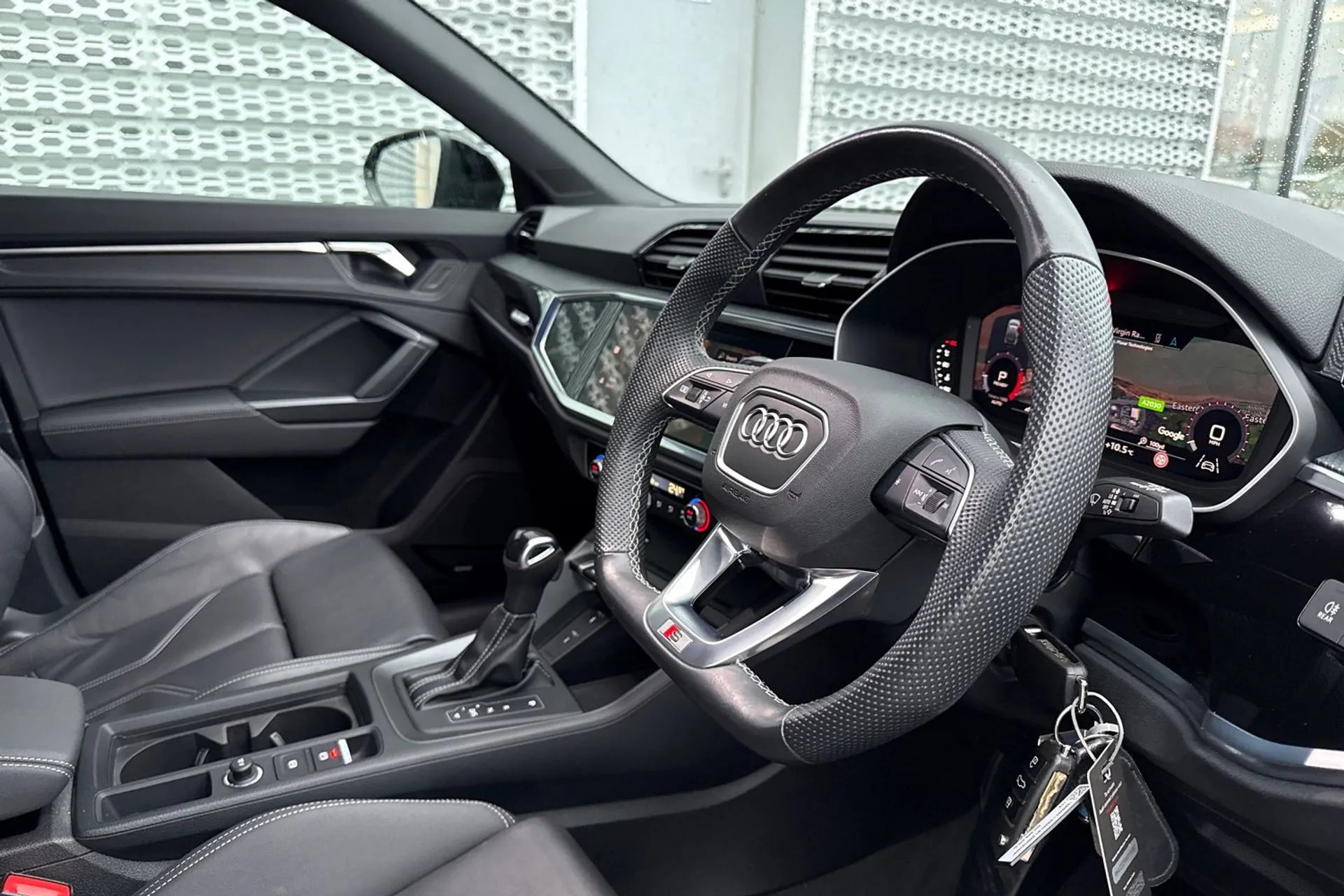 Audi Q3 thumbnail image number 24