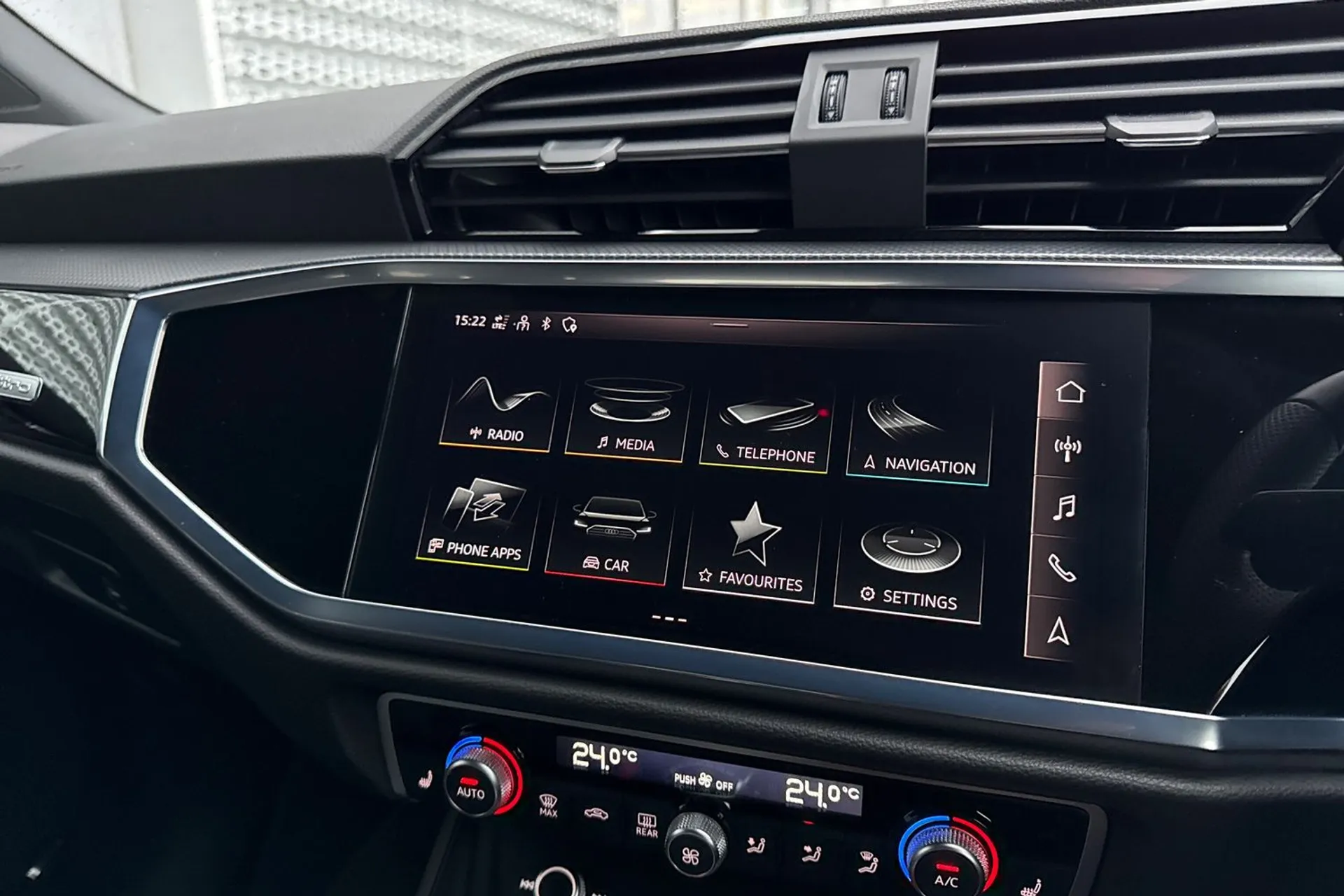 Audi Q3 thumbnail image number 37