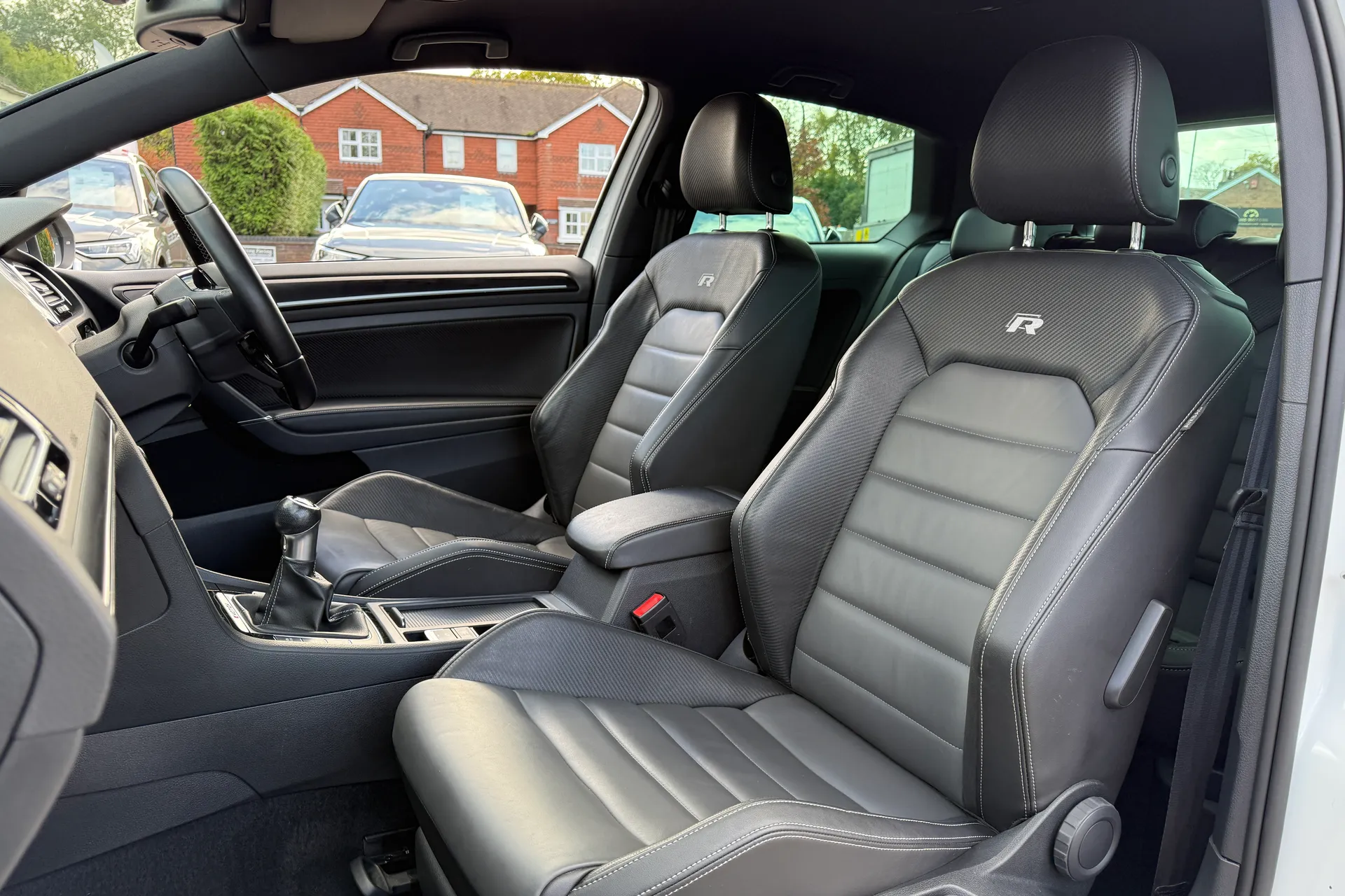 VOLKSWAGEN GOLF thumbnail image number 23