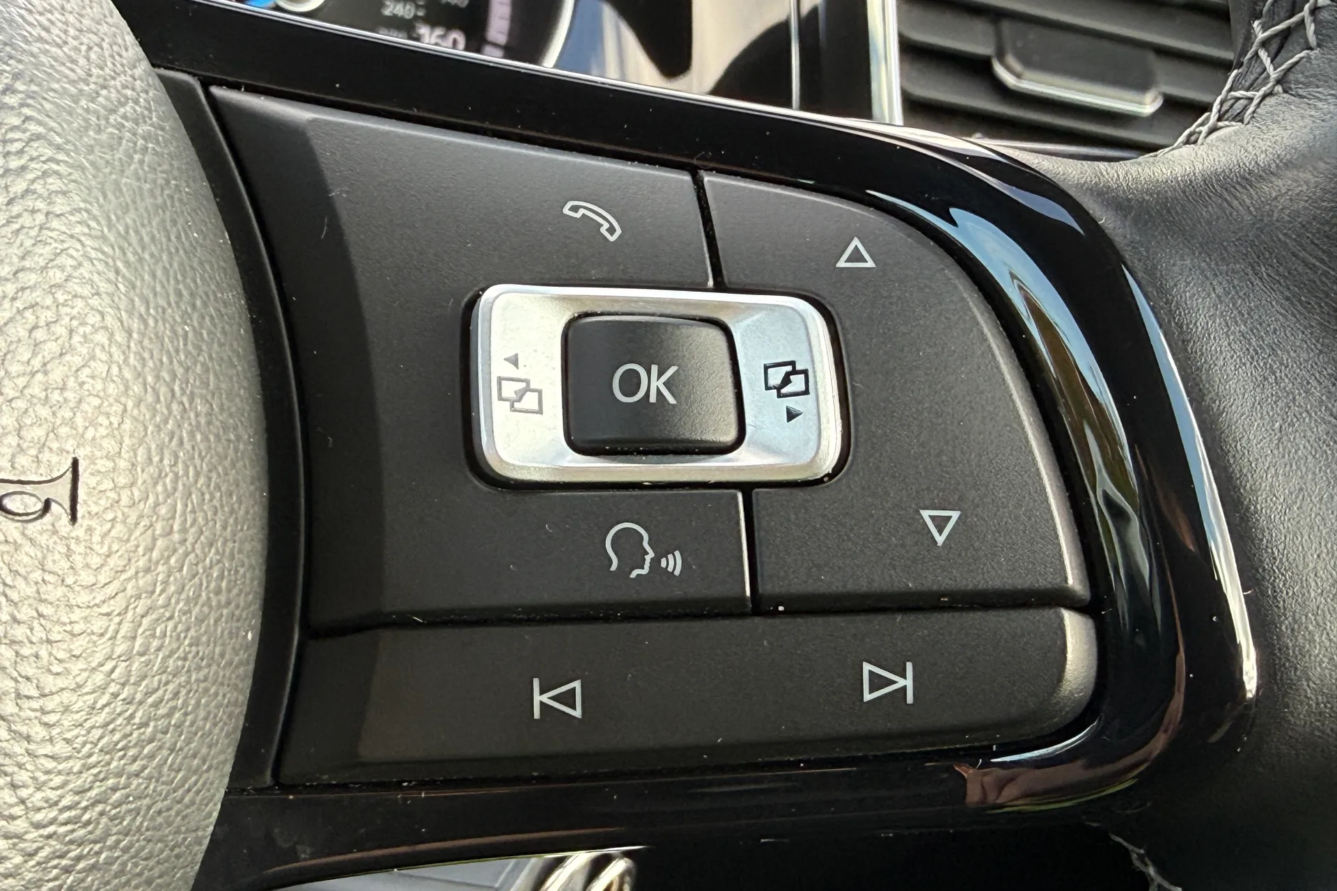 VOLKSWAGEN GOLF thumbnail image number 15