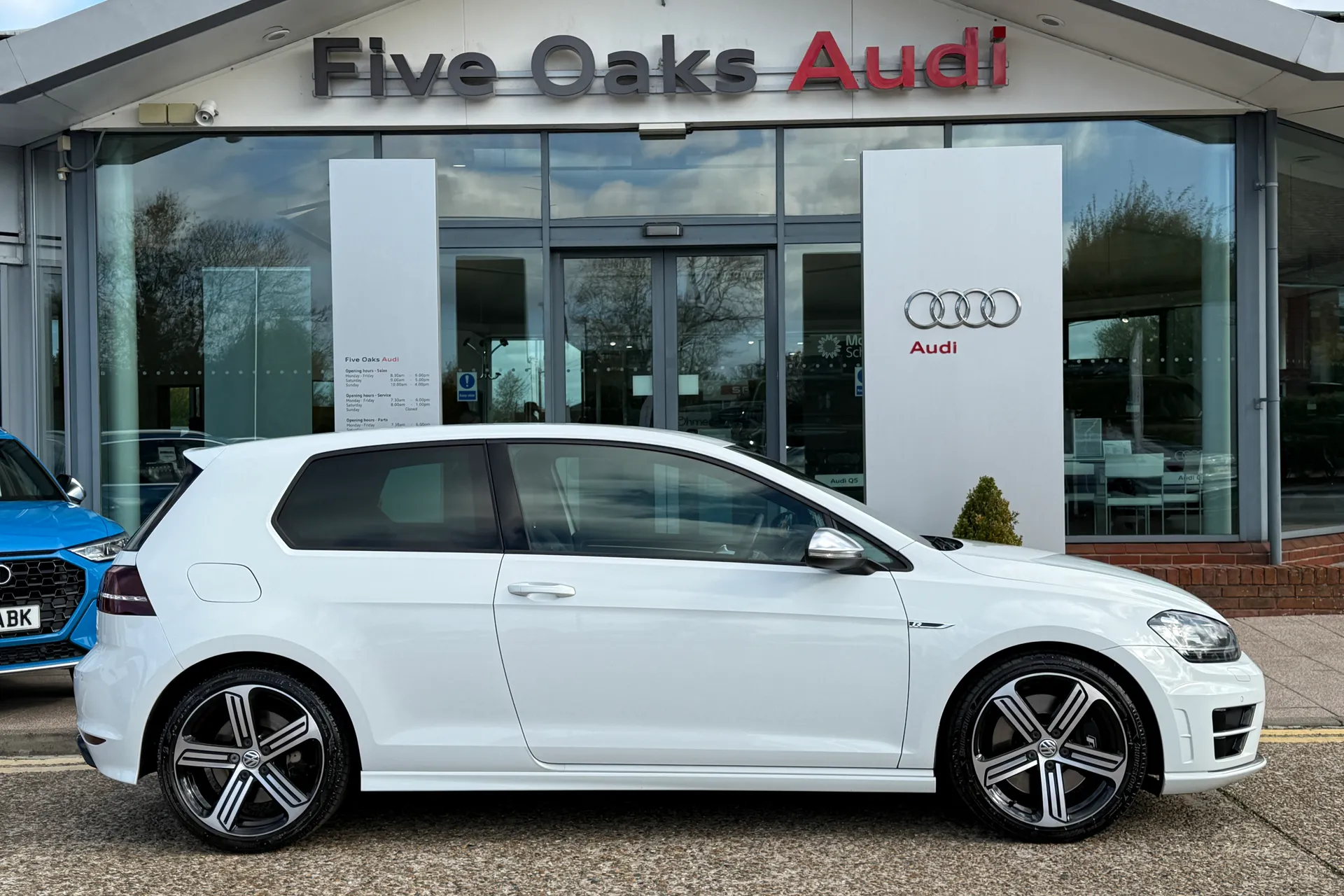 VOLKSWAGEN GOLF thumbnail image number 2