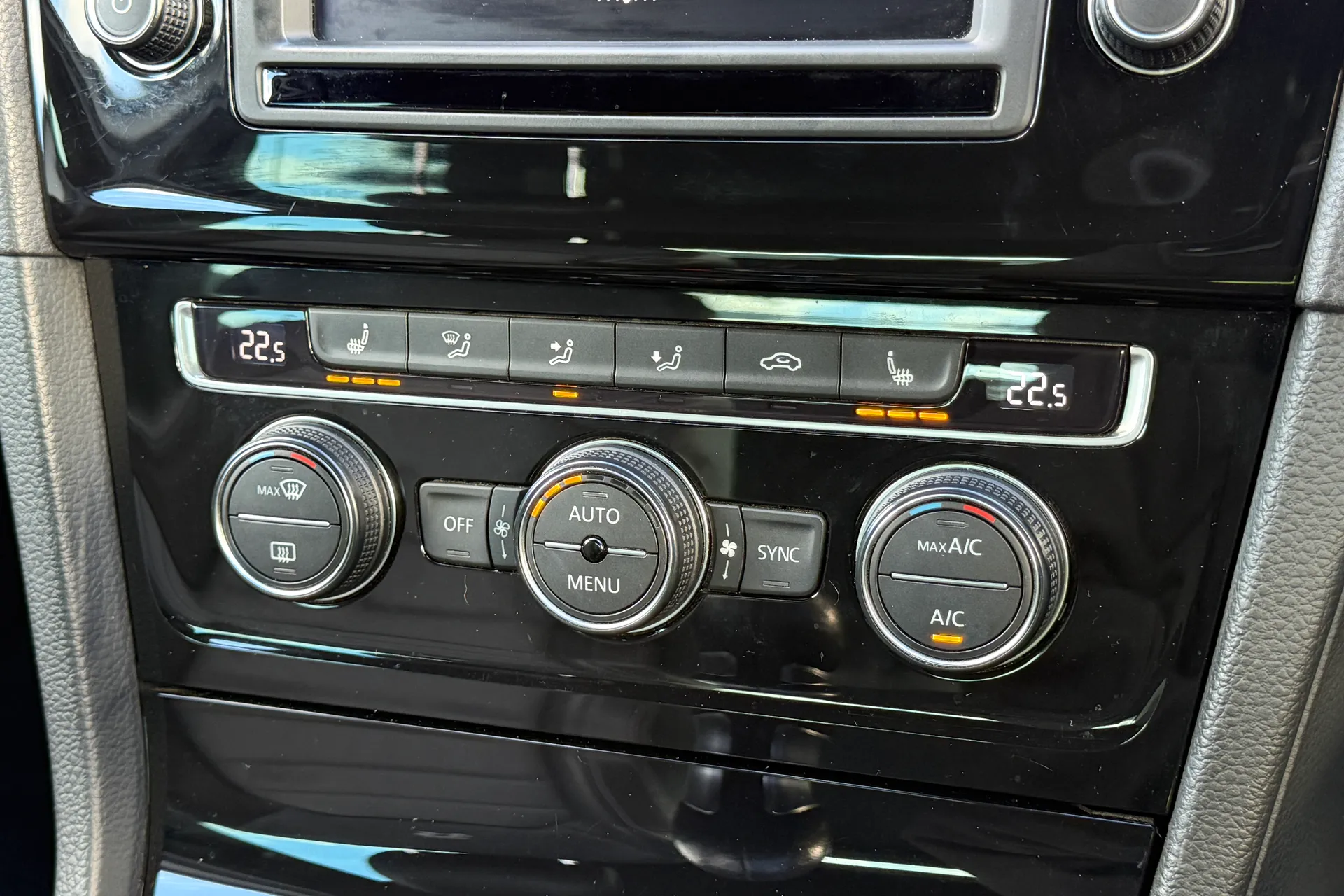 VOLKSWAGEN GOLF thumbnail image number 11