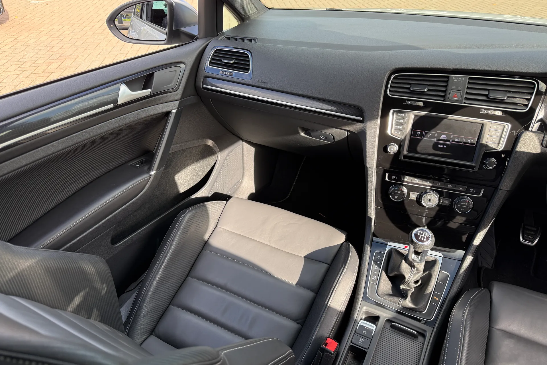 VOLKSWAGEN GOLF thumbnail image number 31