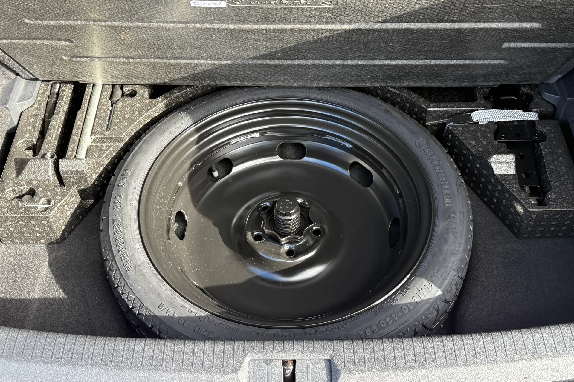 VOLKSWAGEN GOLF thumbnail image number 28