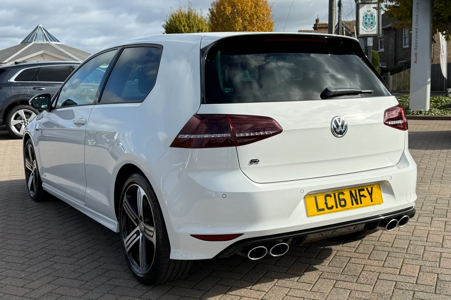 VOLKSWAGEN GOLF thumbnail image number 26