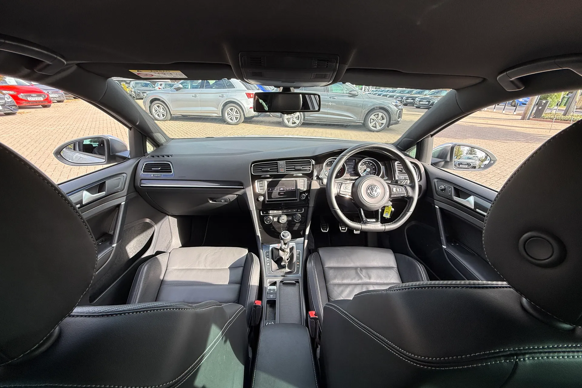 VOLKSWAGEN GOLF thumbnail image number 3