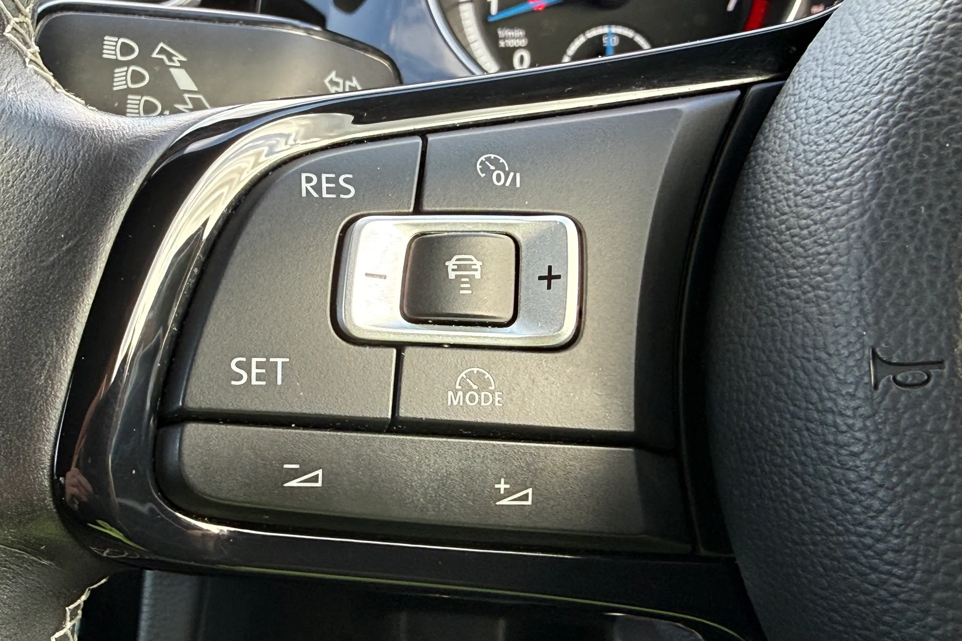 VOLKSWAGEN GOLF thumbnail image number 14