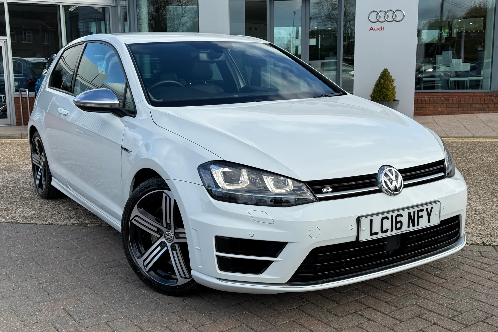 VOLKSWAGEN GOLF thumbnail image number 17