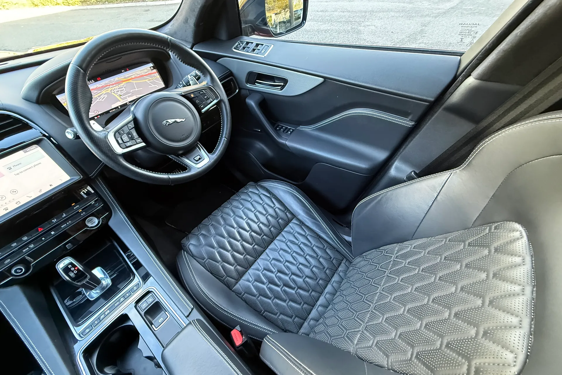 Jaguar F-PACE thumbnail image number 13