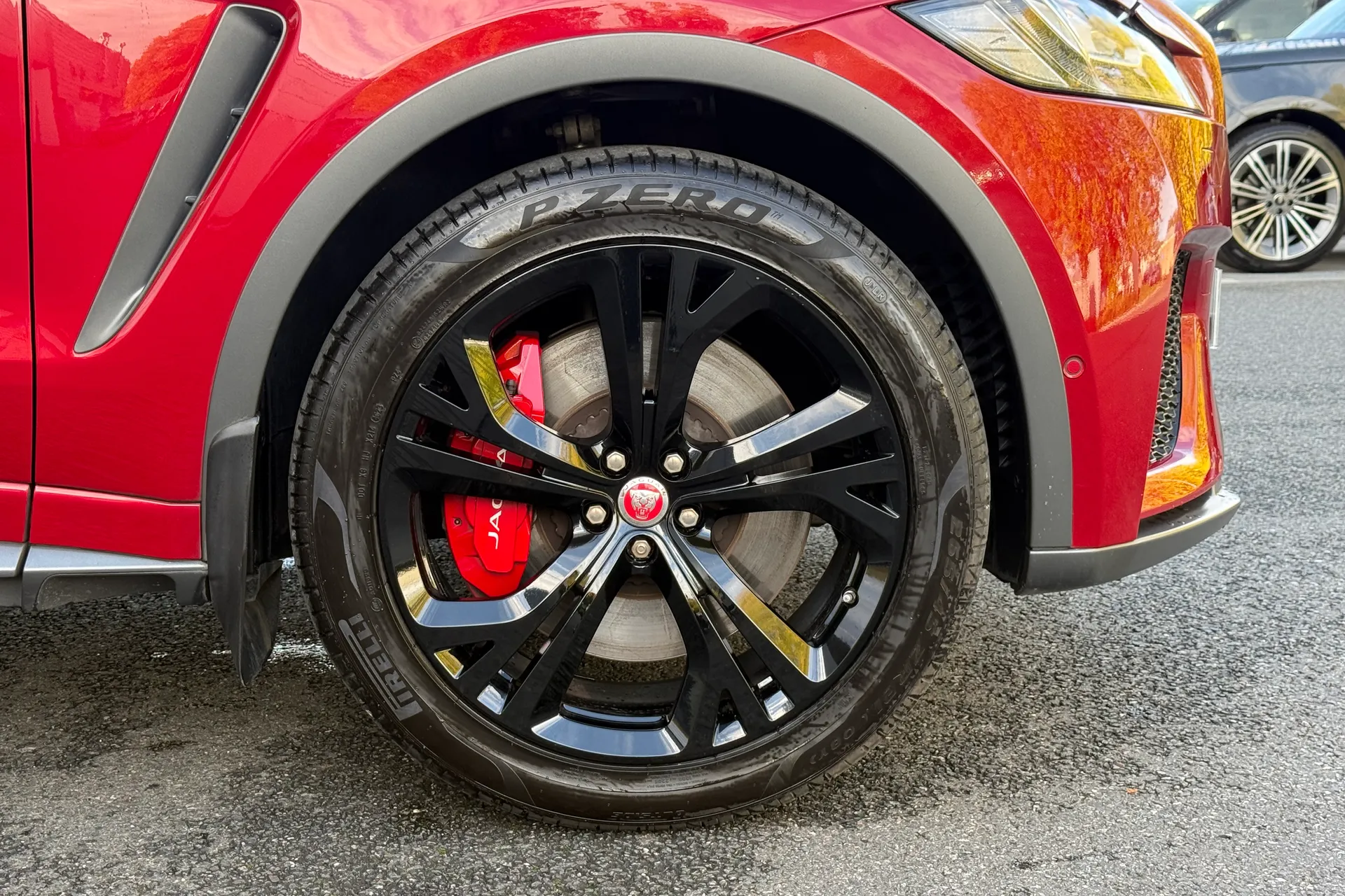 Jaguar F-PACE thumbnail image number 4