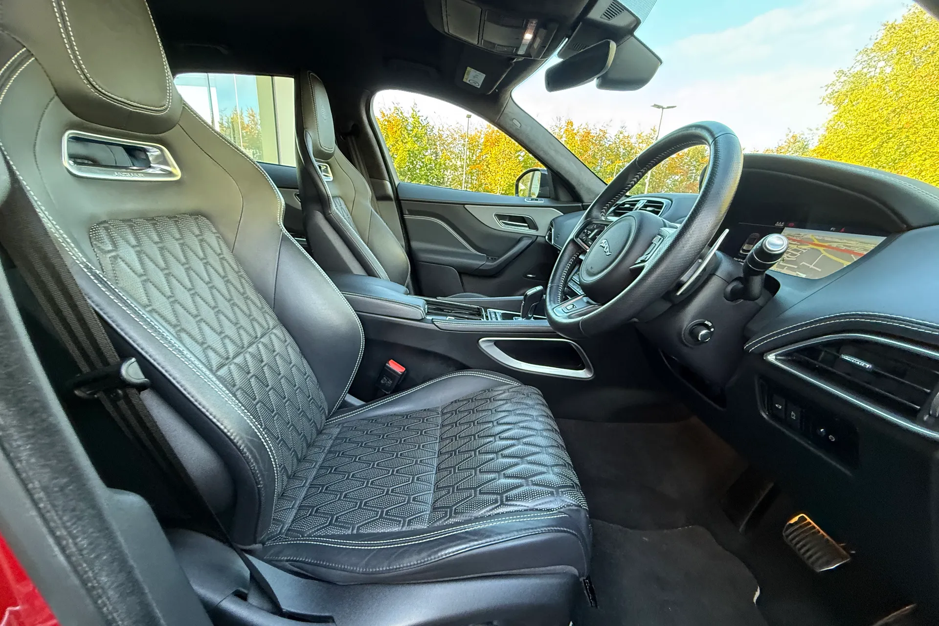 Jaguar F-PACE thumbnail image number 9