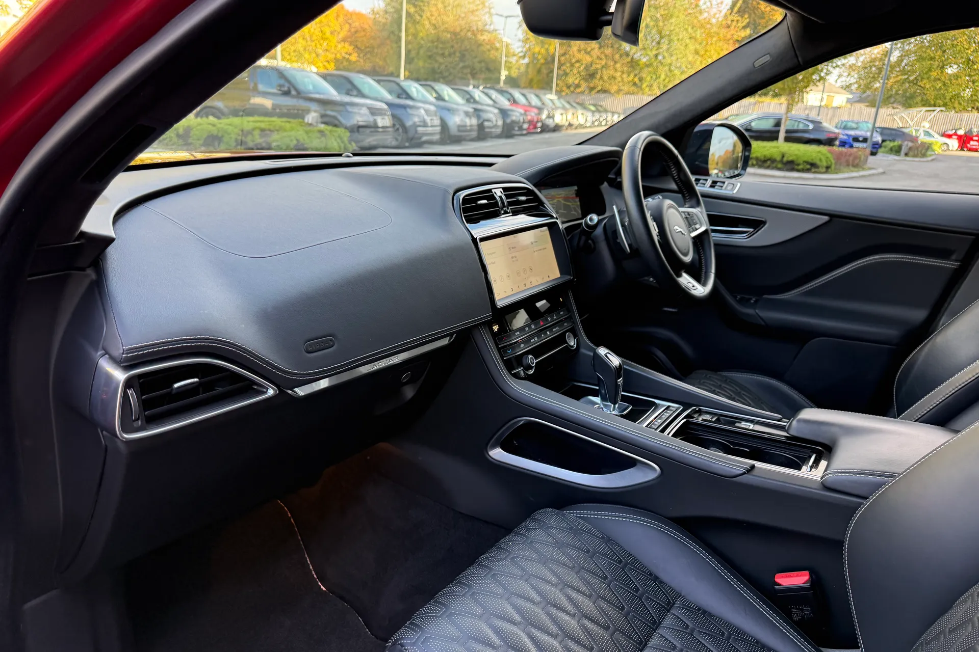 Jaguar F-PACE thumbnail image number 43