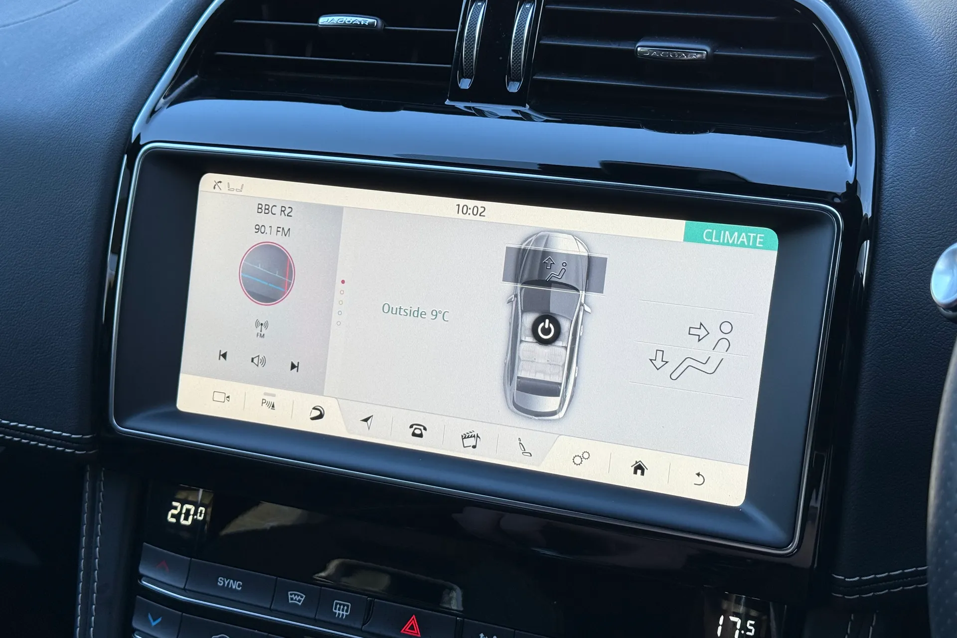 Jaguar F-PACE thumbnail image number 18