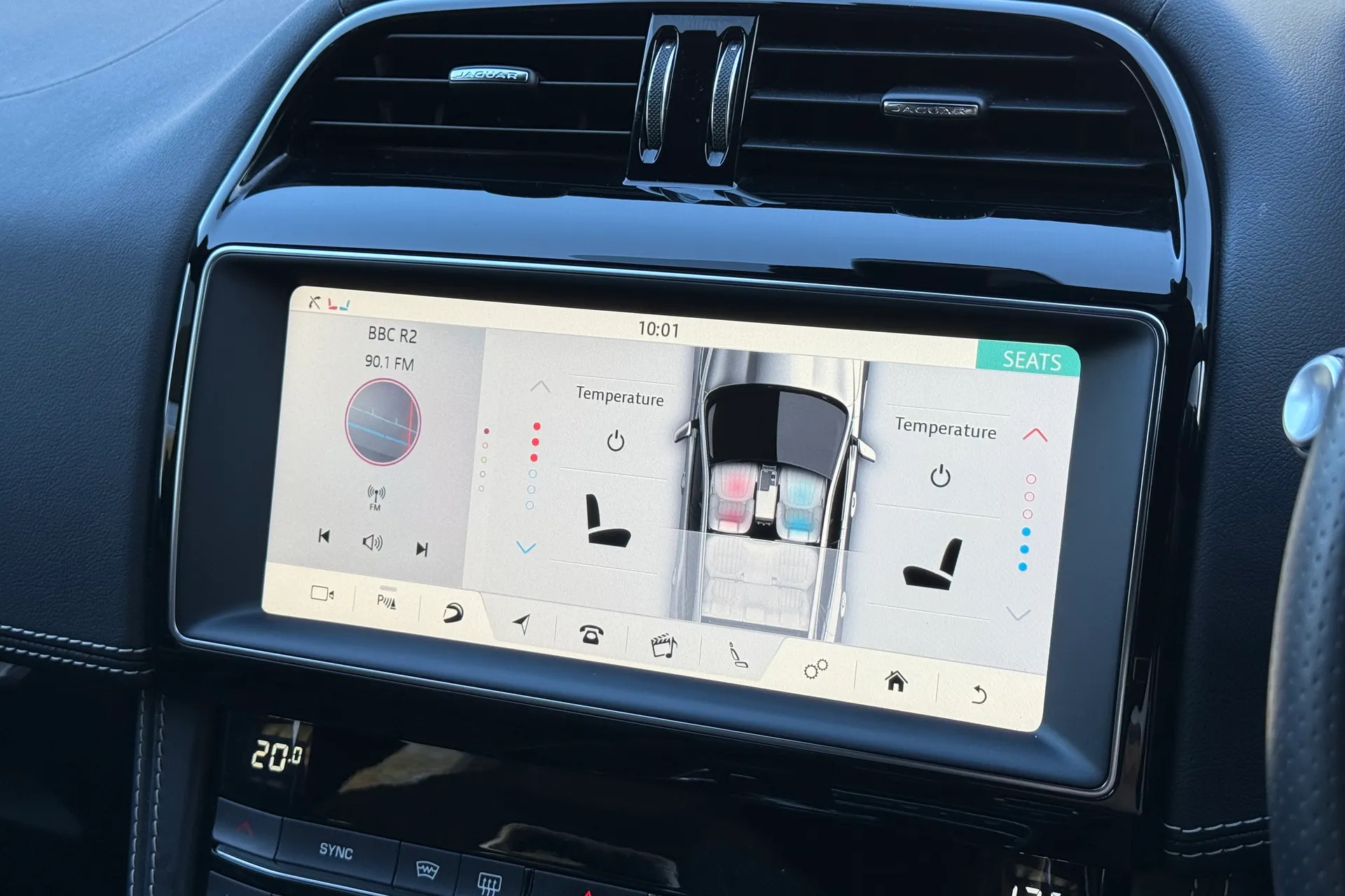 Jaguar F-PACE thumbnail image number 17