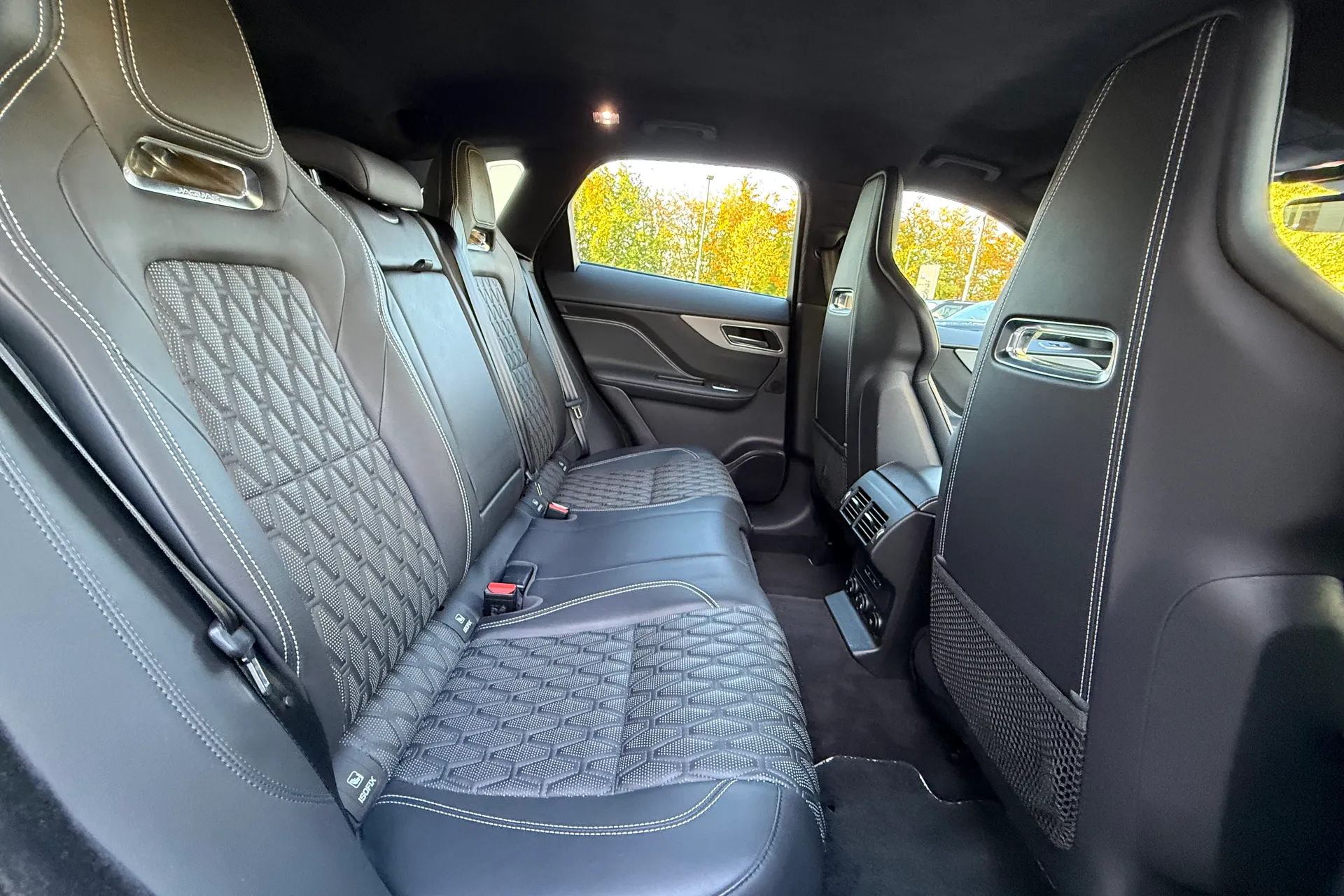 Jaguar F-PACE thumbnail image number 36