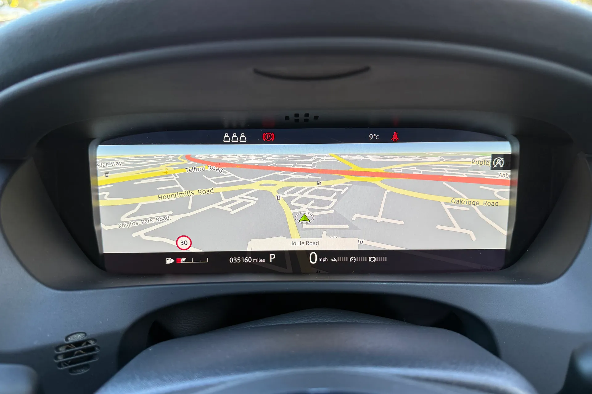 Jaguar F-PACE thumbnail image number 23