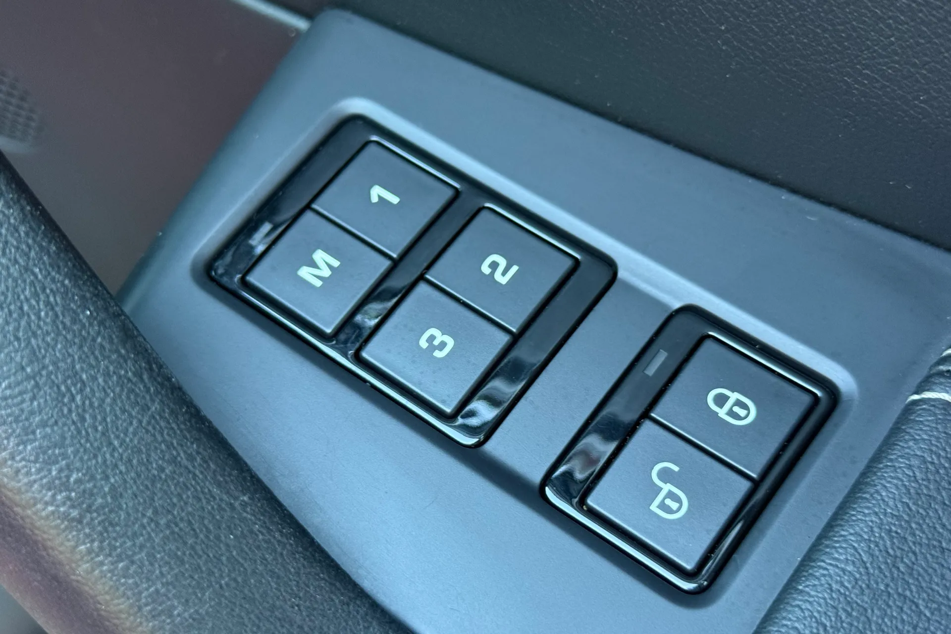 Jaguar F-PACE thumbnail image number 47