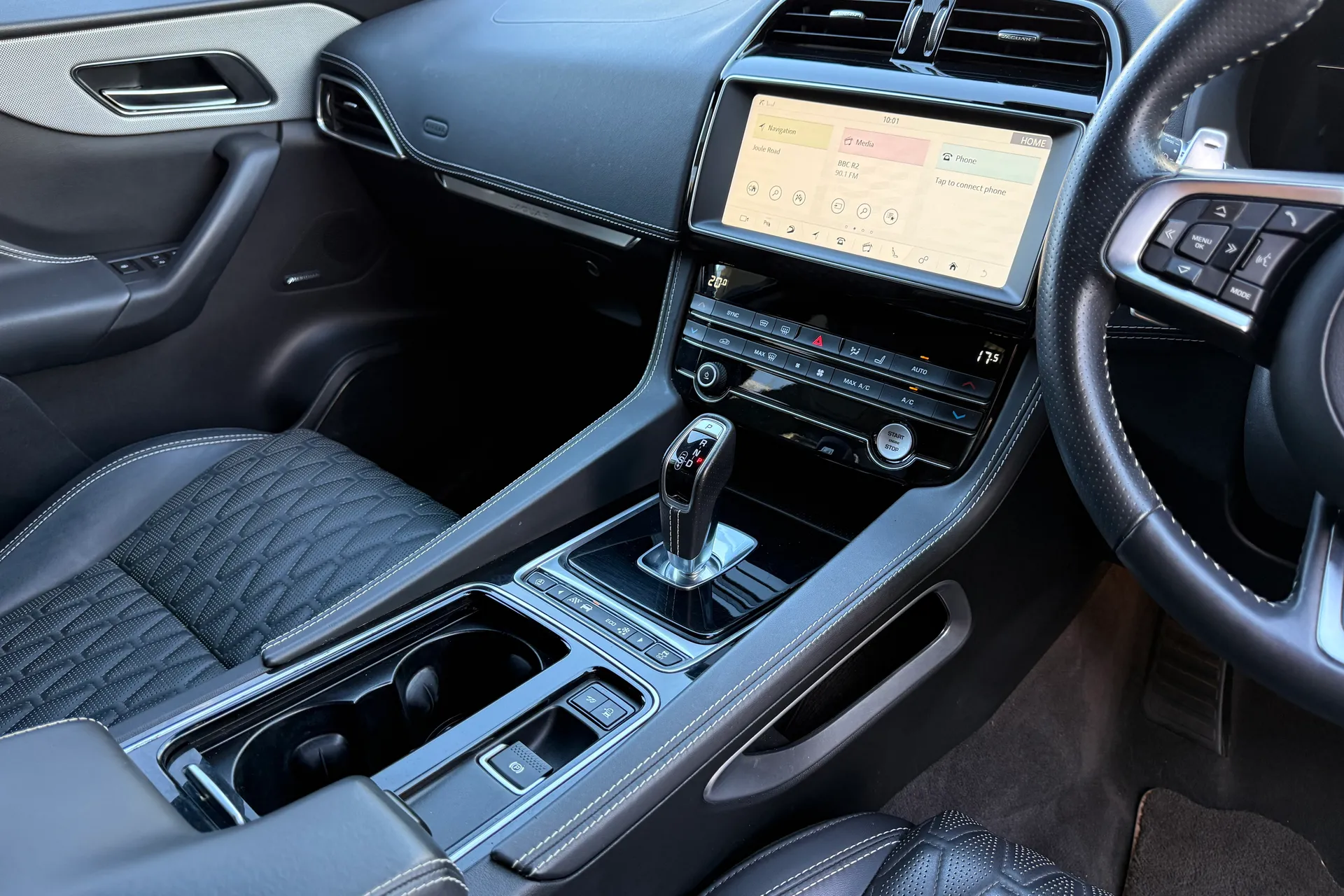 Jaguar F-PACE thumbnail image number 19