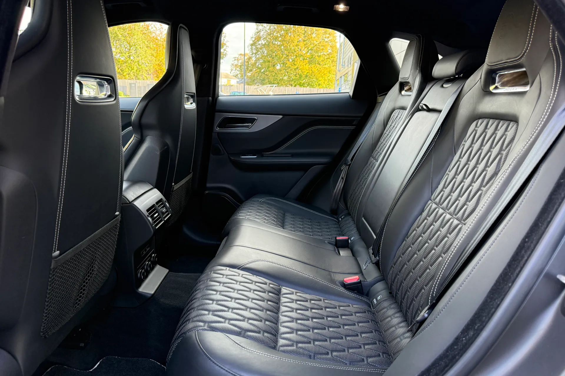 Jaguar F-PACE thumbnail image number 44