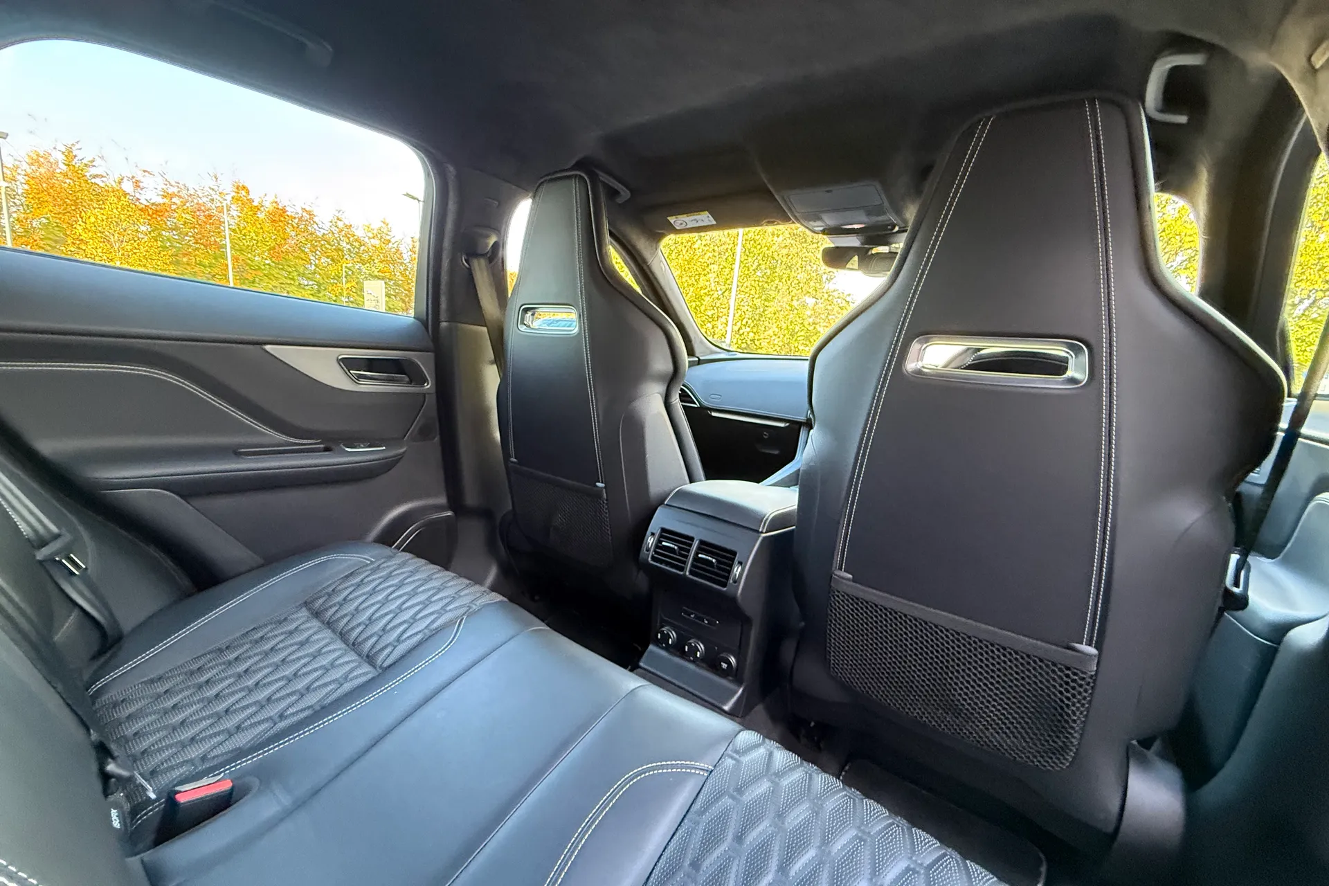 Jaguar F-PACE thumbnail image number 38