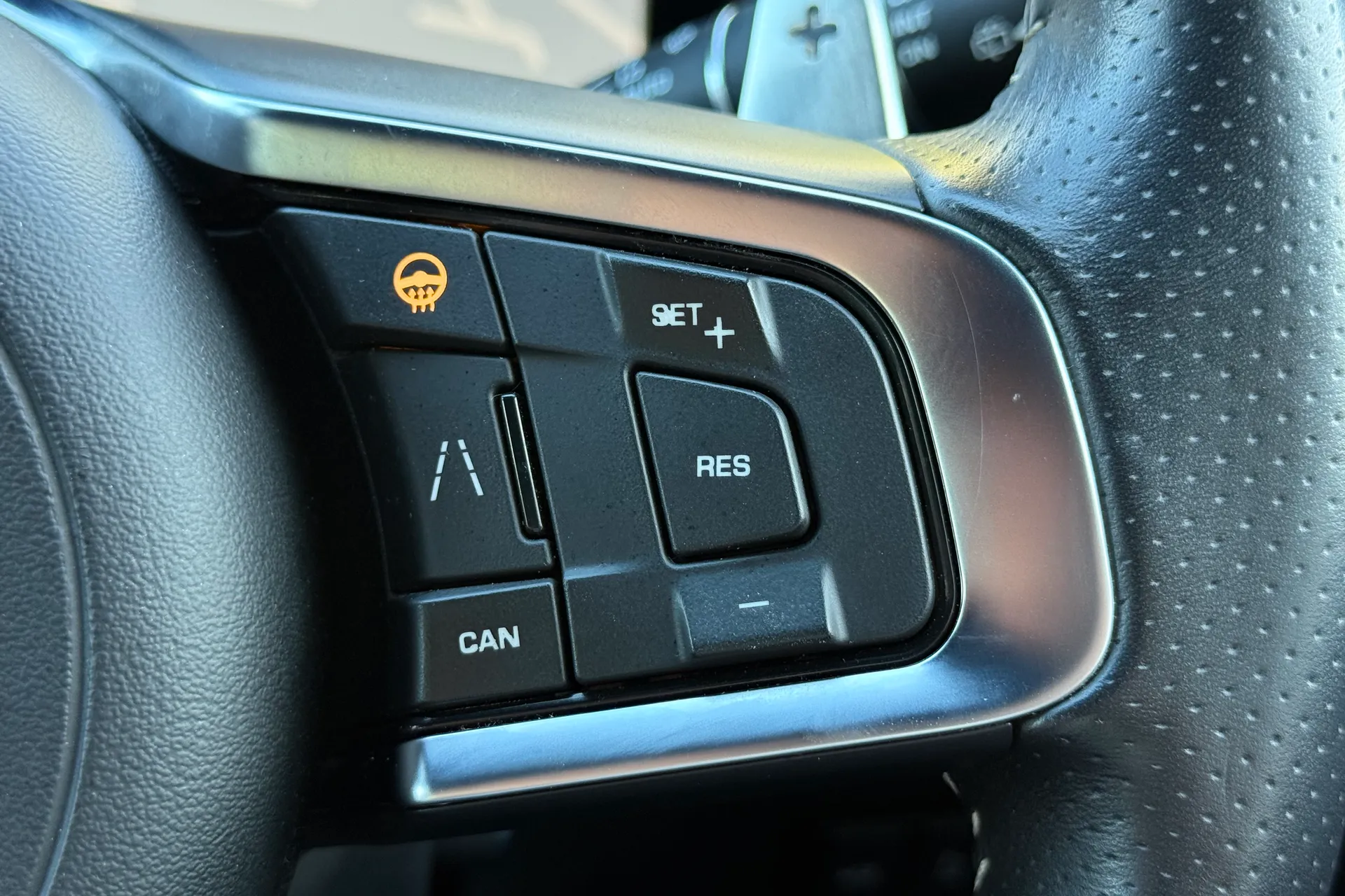 Jaguar F-PACE thumbnail image number 26