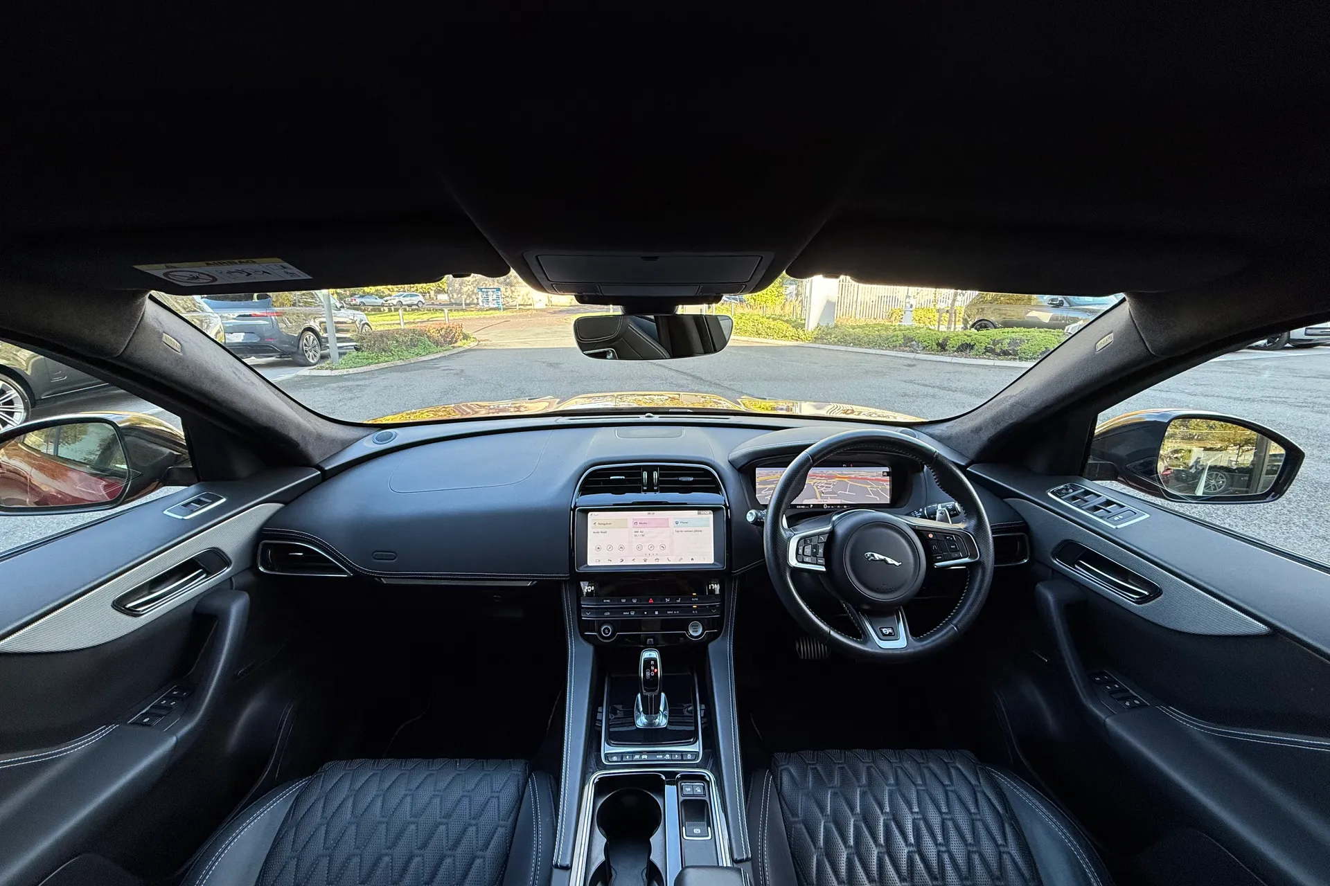 Jaguar F-PACE thumbnail image number 3