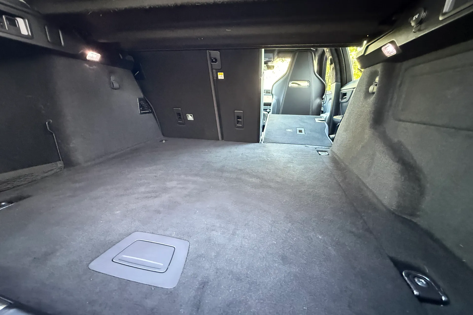 Jaguar F-PACE thumbnail image number 39