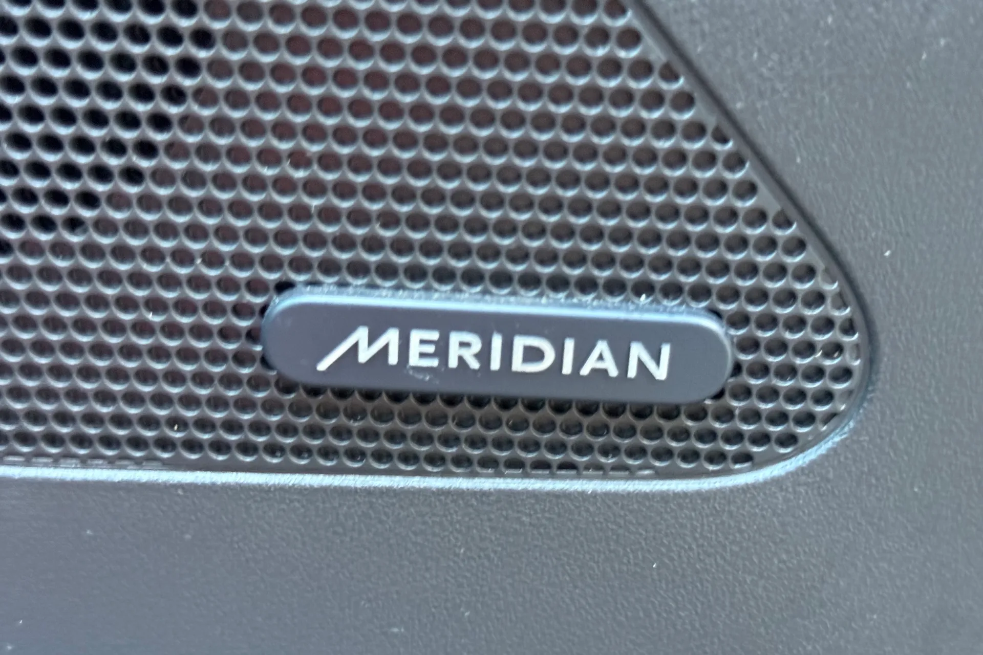 Jaguar F-PACE thumbnail image number 22