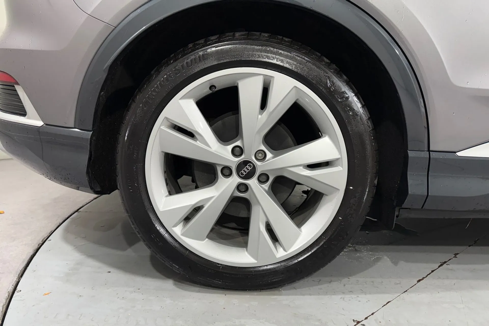 Audi Q4 thumbnail image number 13