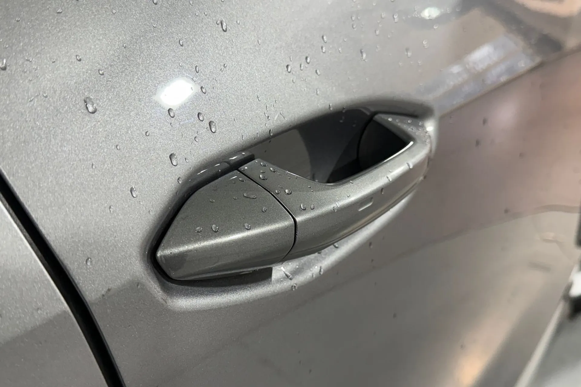 Audi Q4 thumbnail image number 16