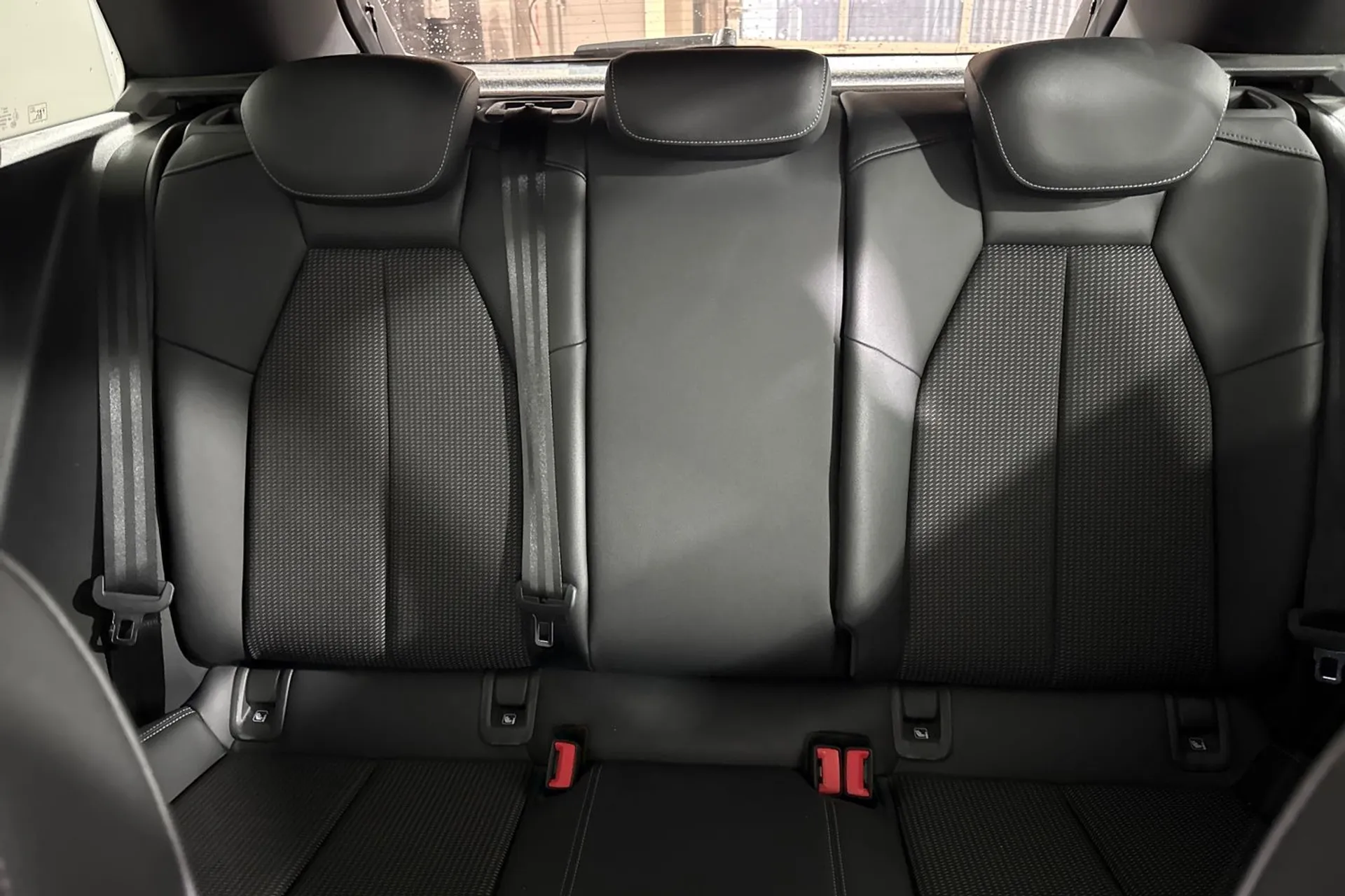 Audi Q4 thumbnail image number 31