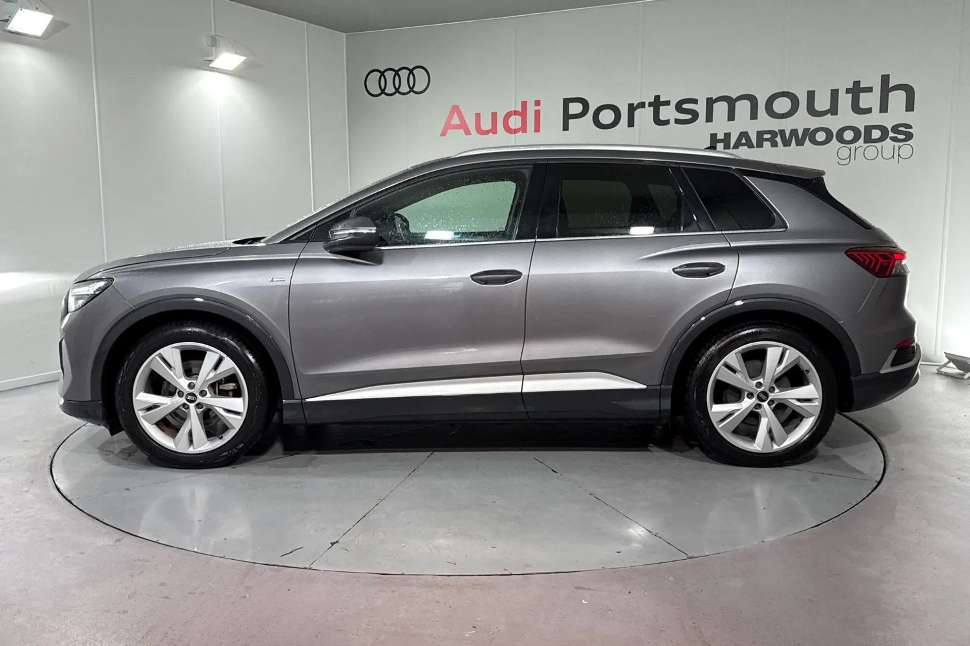 Audi Q4 thumbnail image number 10