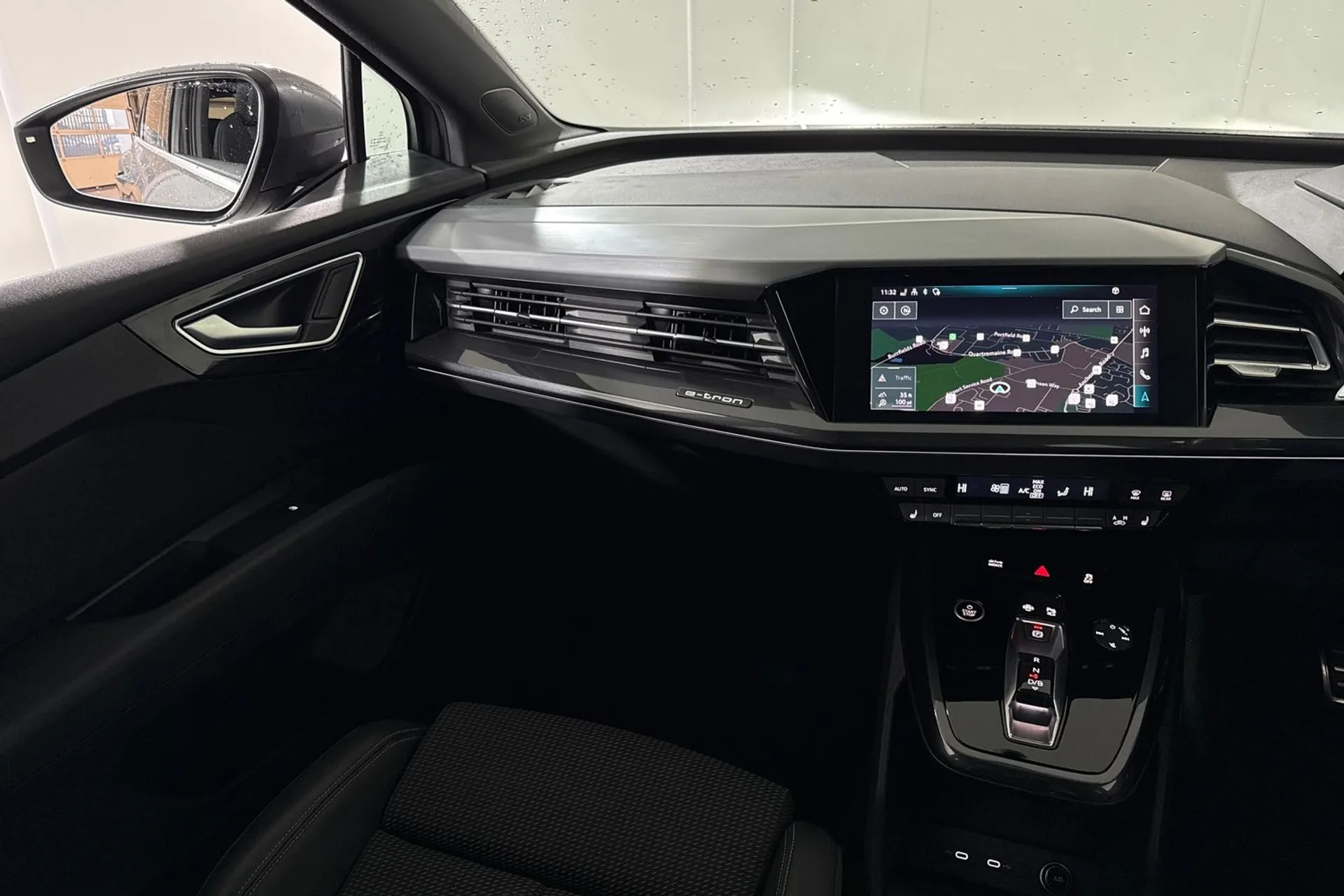 Audi Q4 thumbnail image number 32