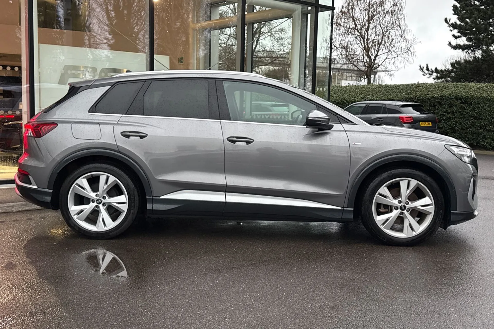 Audi Q4 thumbnail image number 2