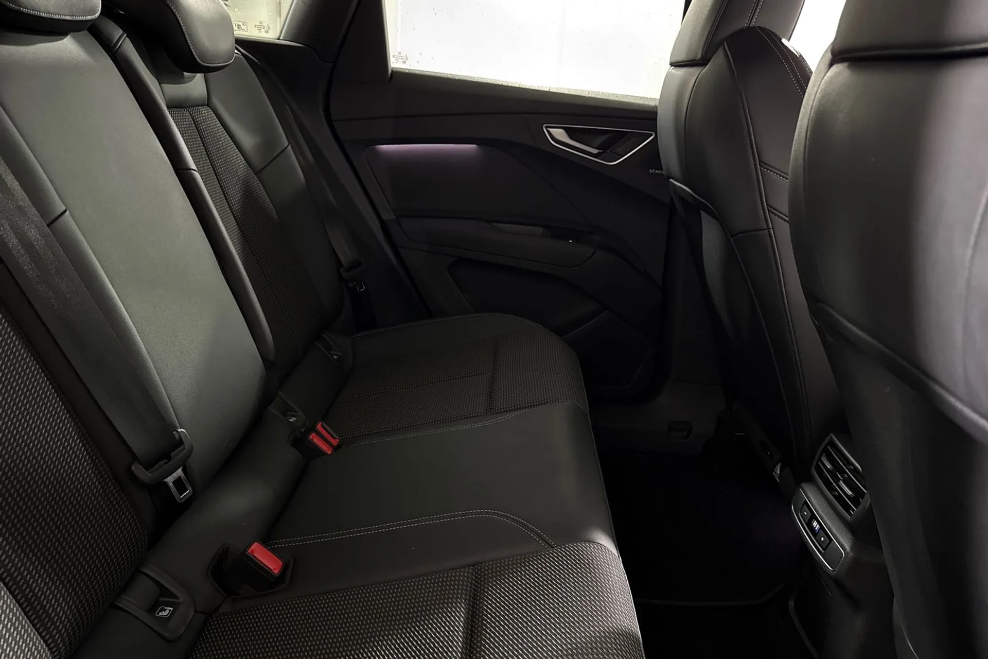 Audi Q4 thumbnail image number 22