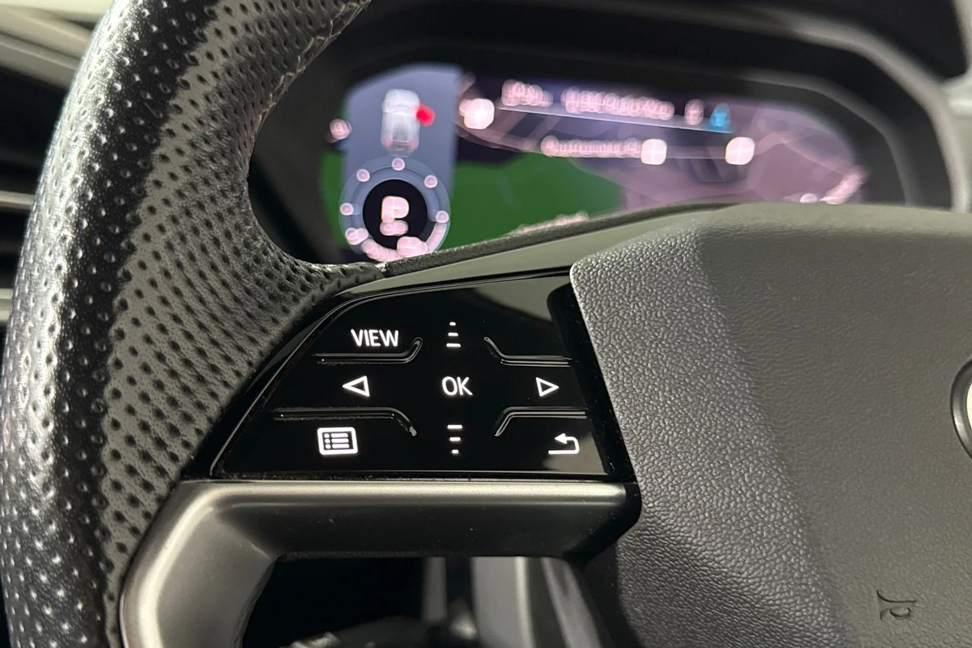 Audi Q4 thumbnail image number 38