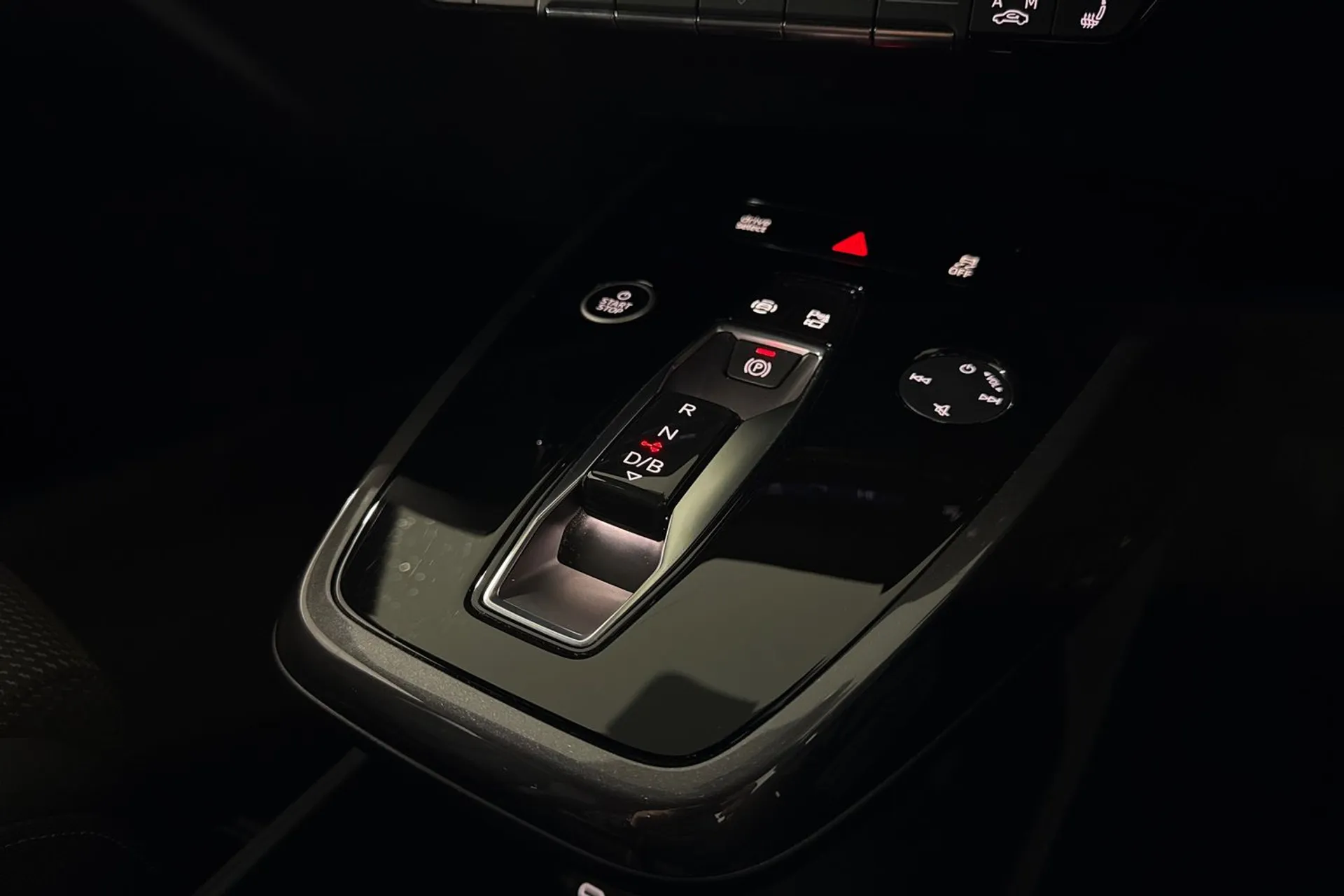 Audi Q4 thumbnail image number 42