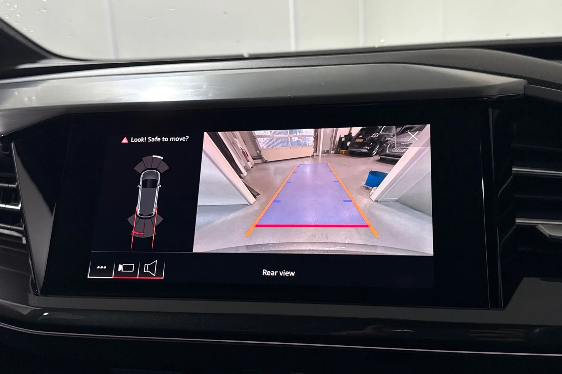 Audi Q4 thumbnail image number 5