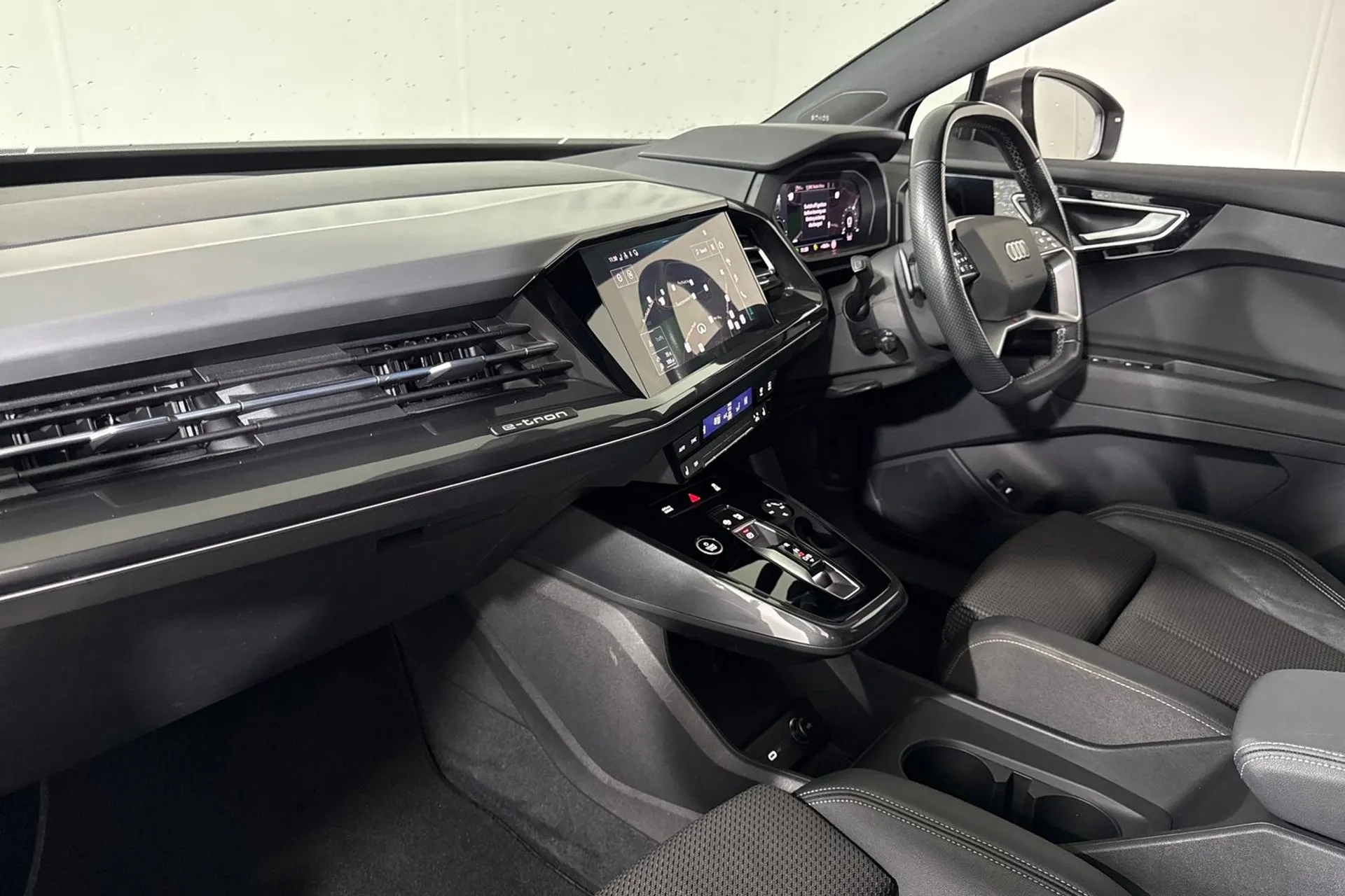 Audi Q4 thumbnail image number 27