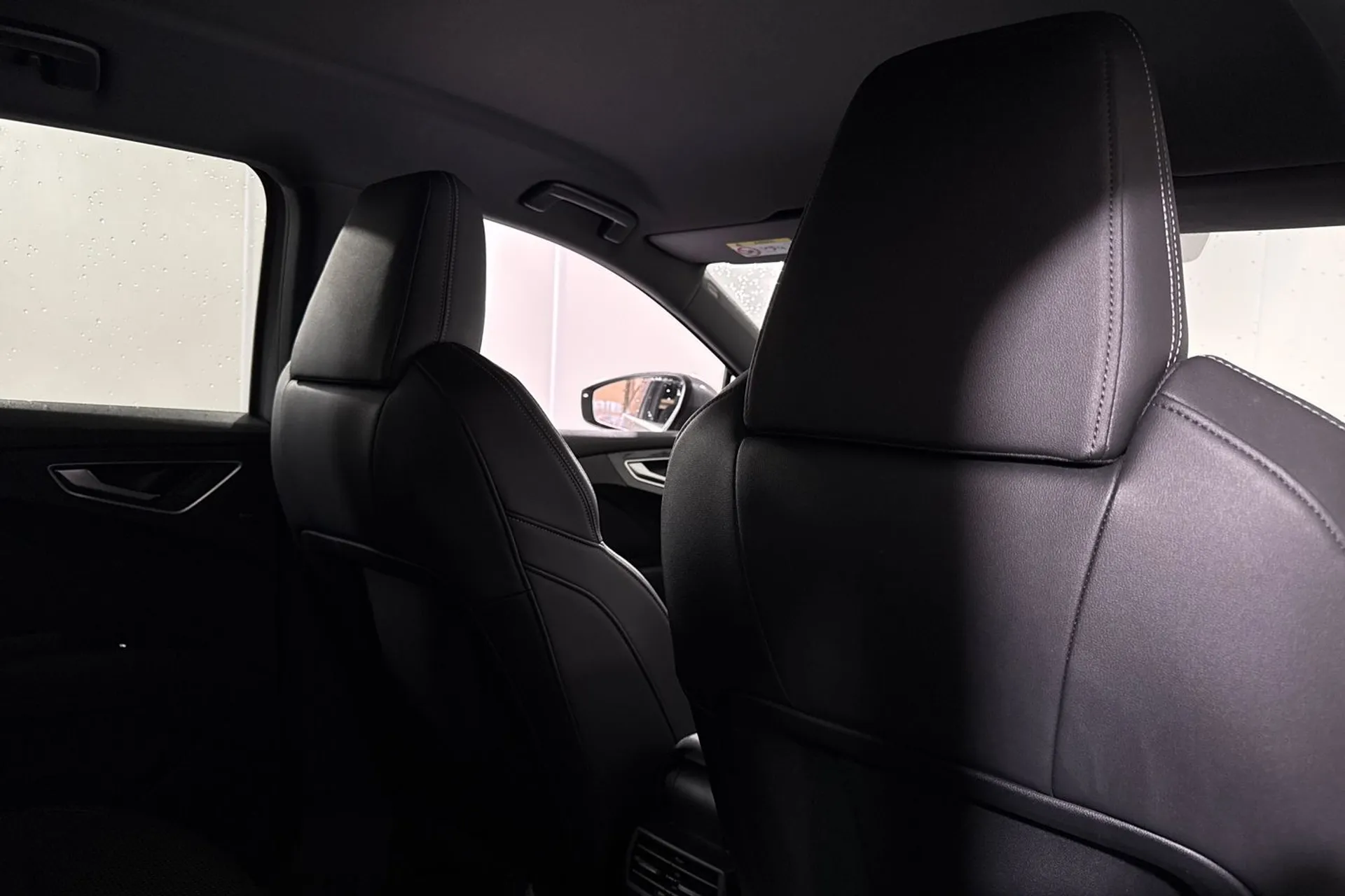 Audi Q4 thumbnail image number 23