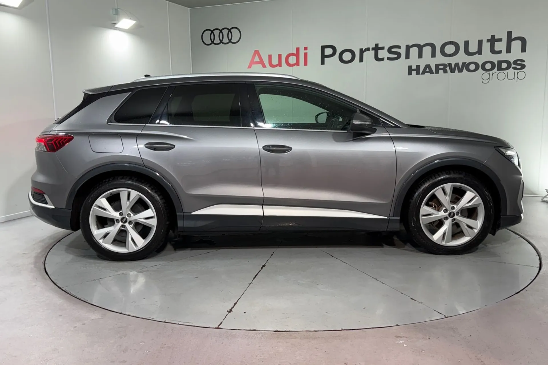 Audi Q4 thumbnail image number 2