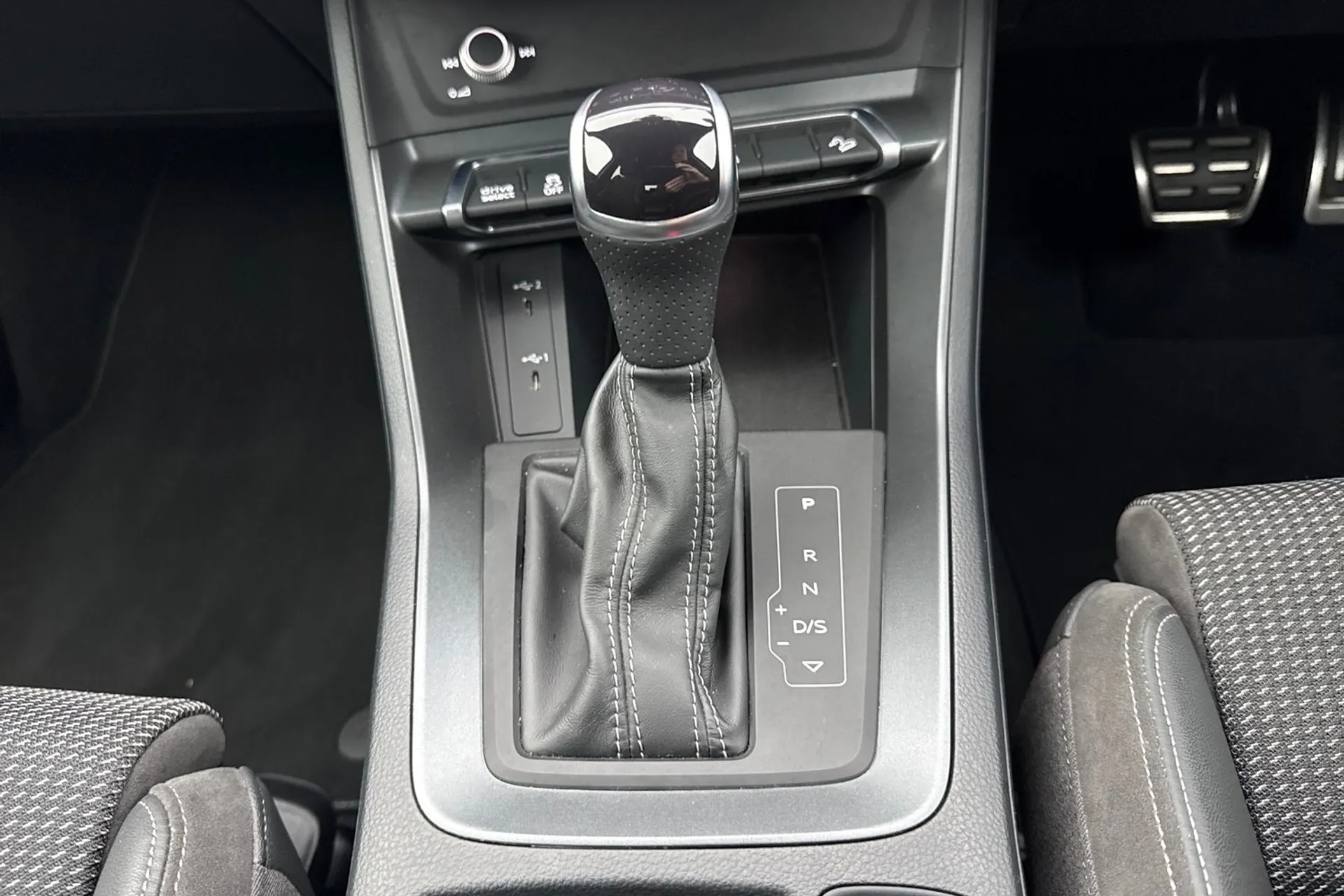 Audi Q3 thumbnail image number 43