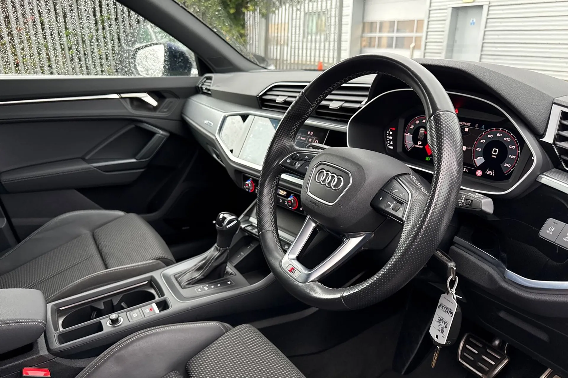 Audi Q3 thumbnail image number 27