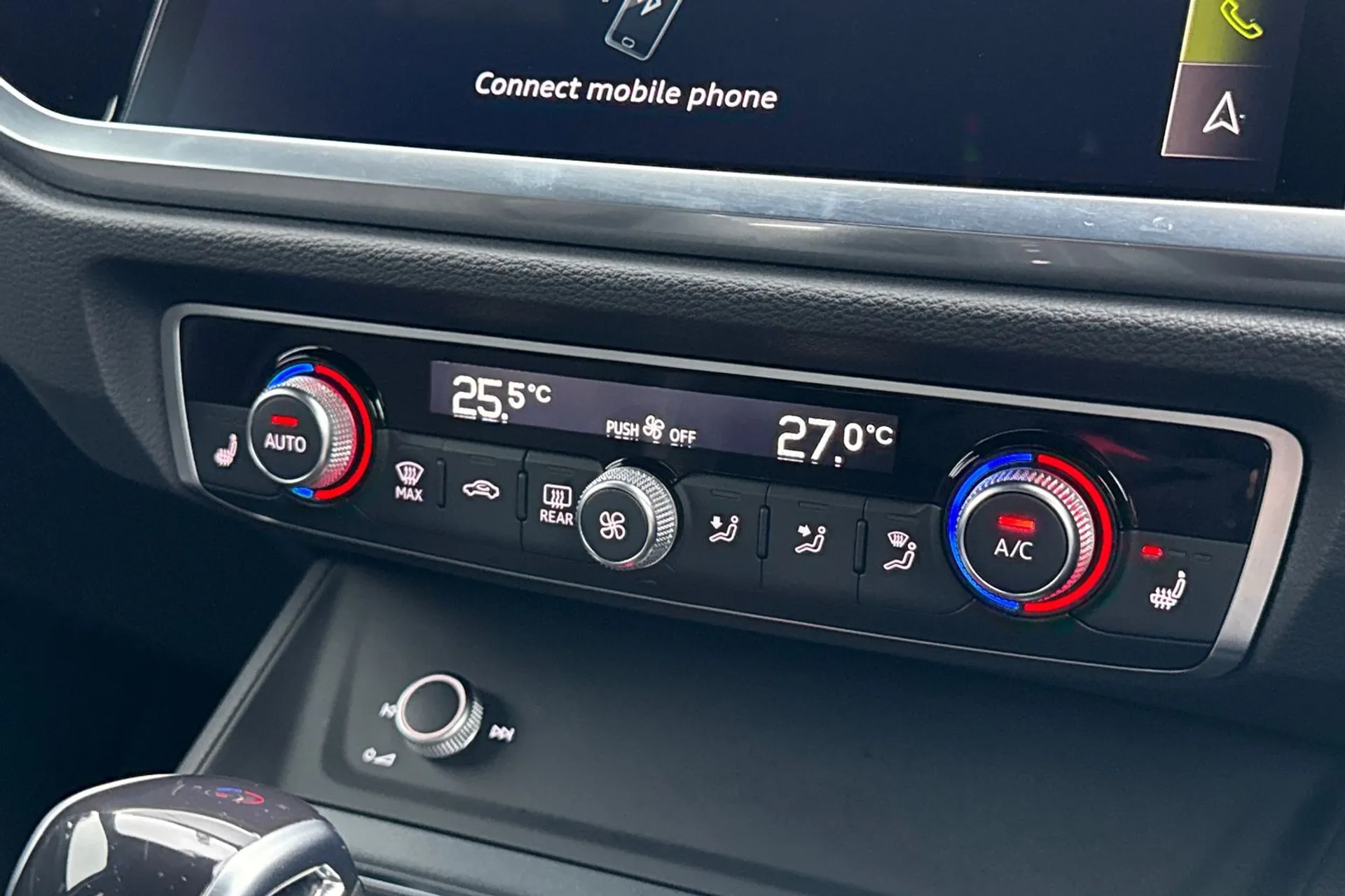 Audi Q3 thumbnail image number 30