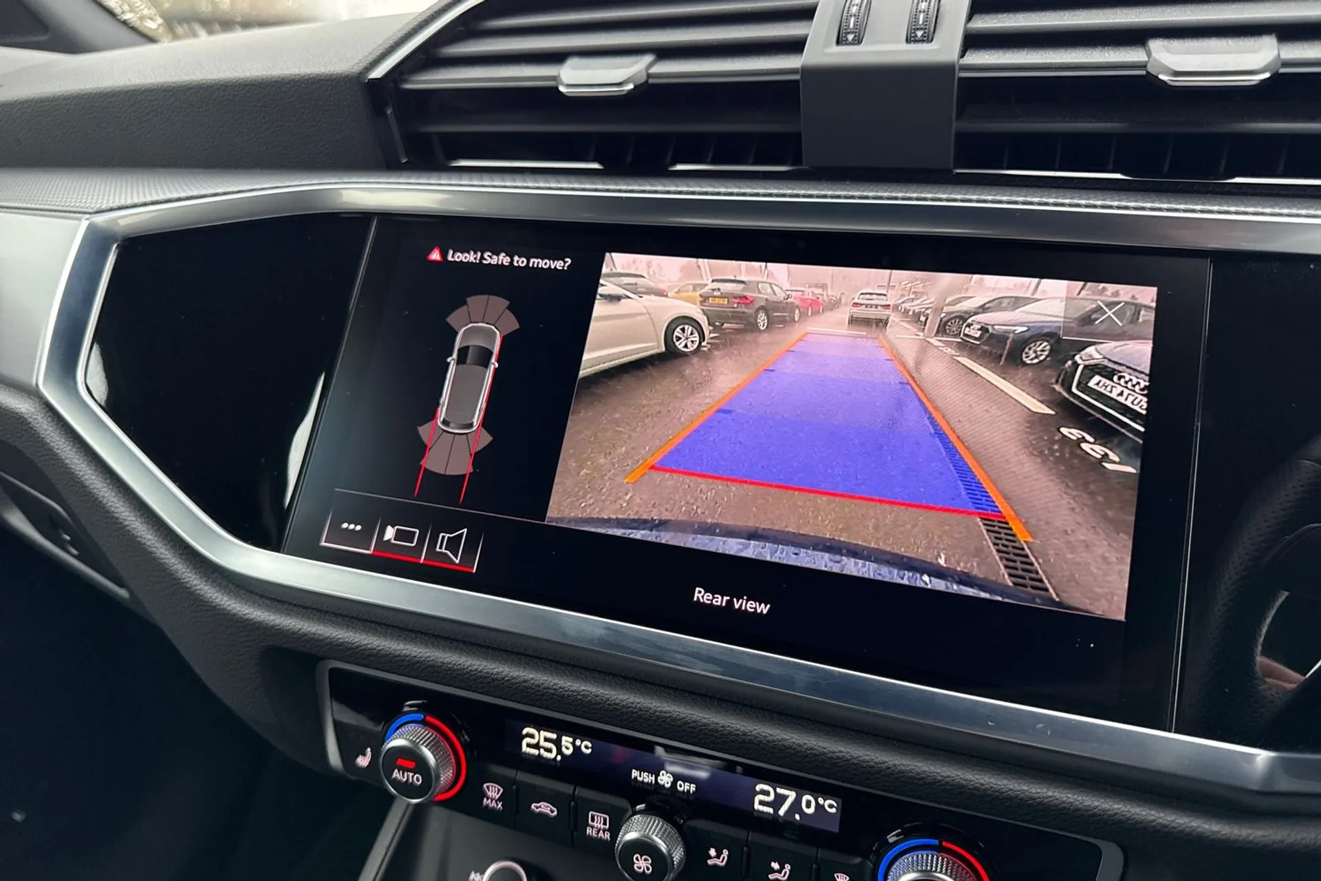 Audi Q3 thumbnail image number 4