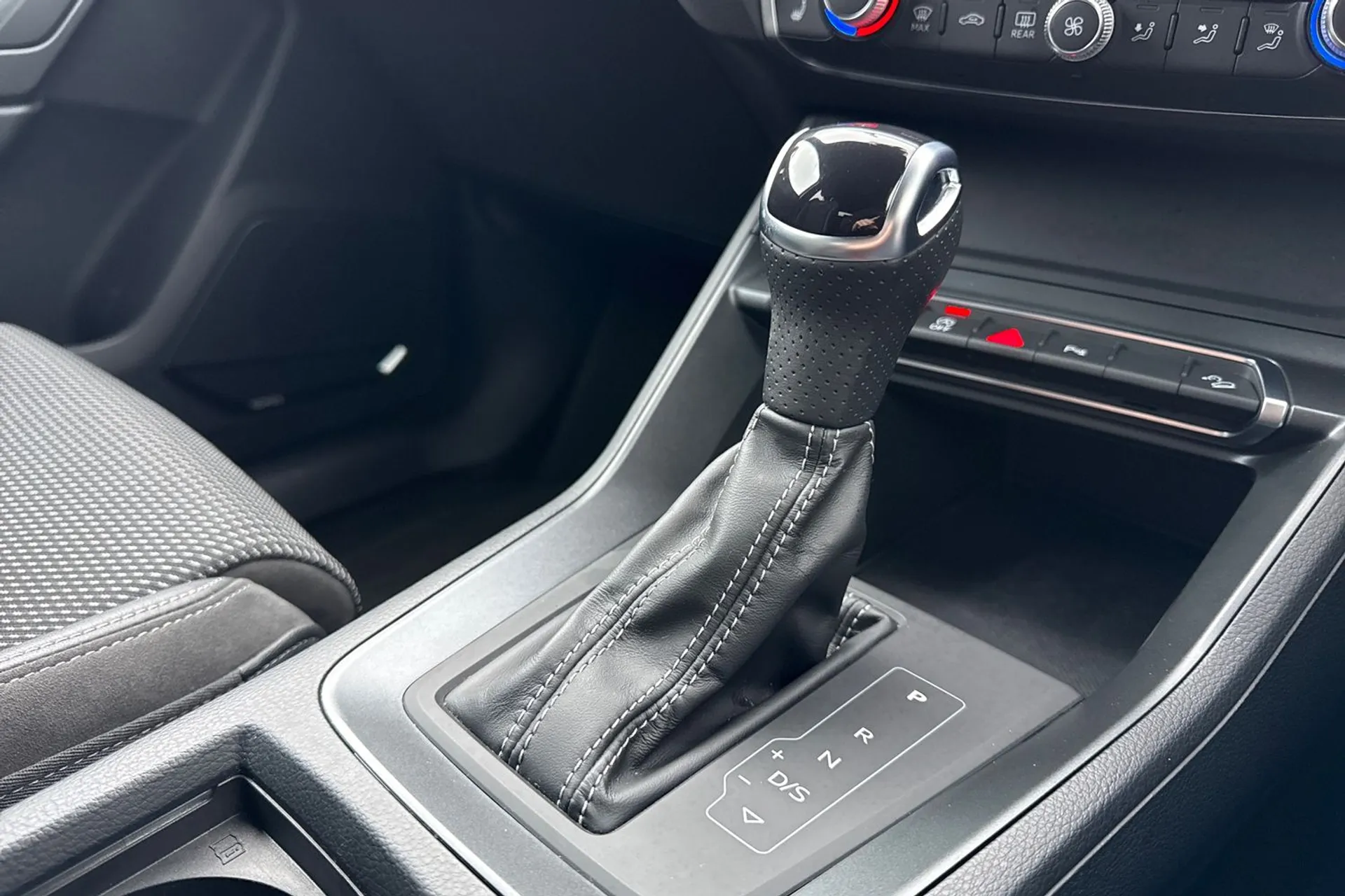 Audi Q3 thumbnail image number 38