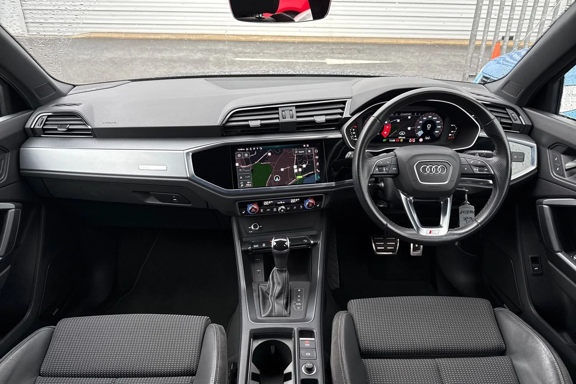 Audi Q3 thumbnail image number 3