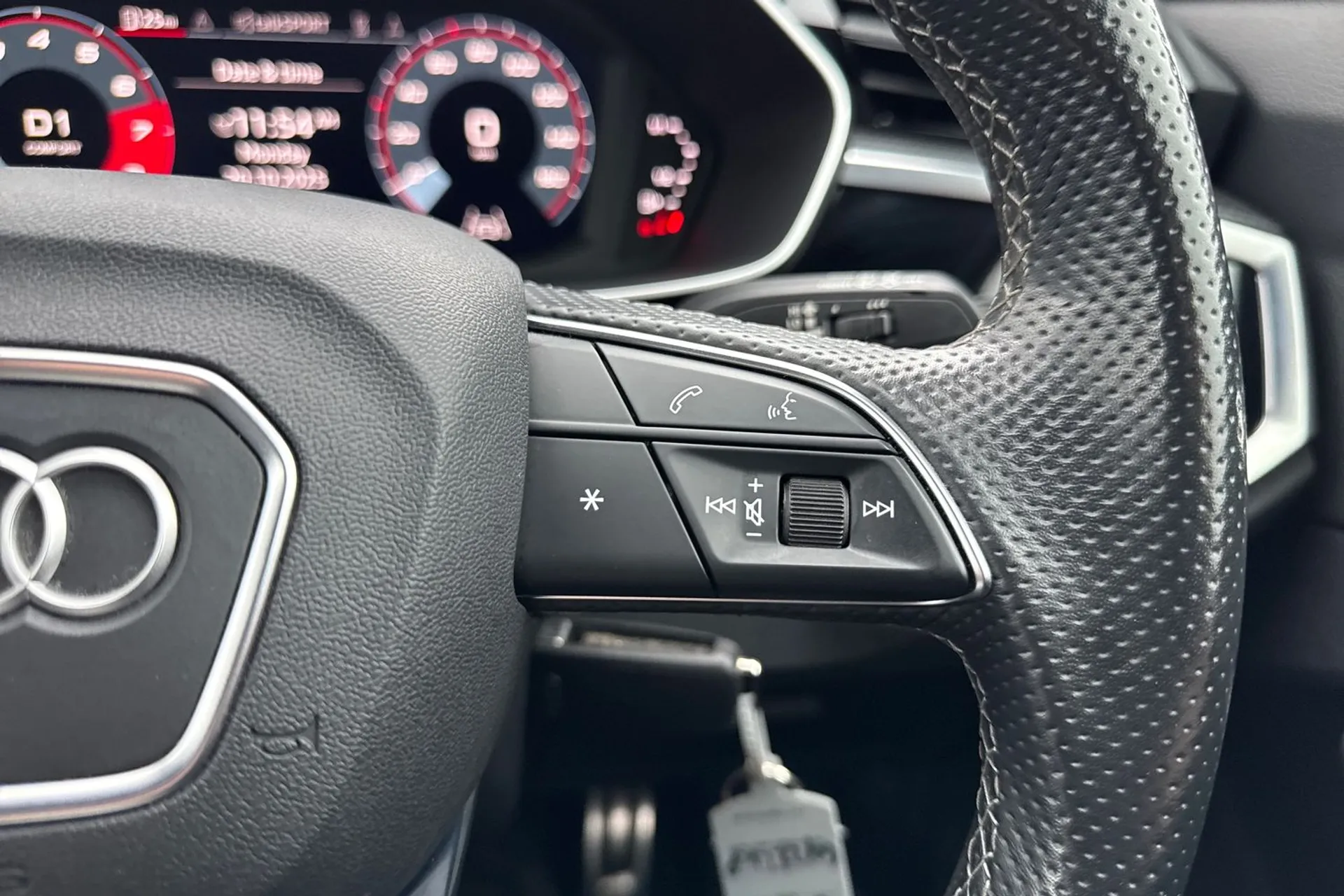 Audi Q3 thumbnail image number 45