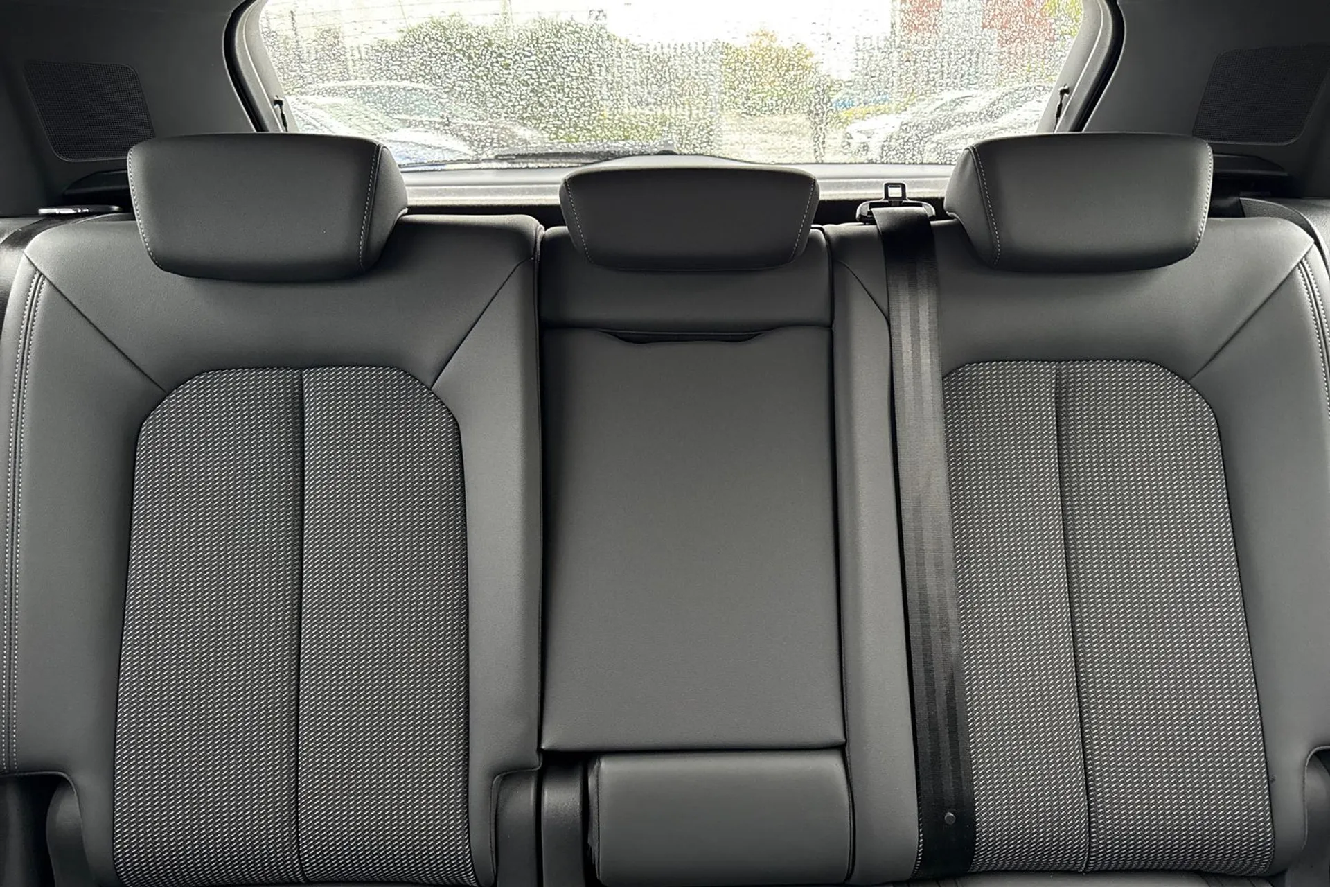 Audi Q3 thumbnail image number 35