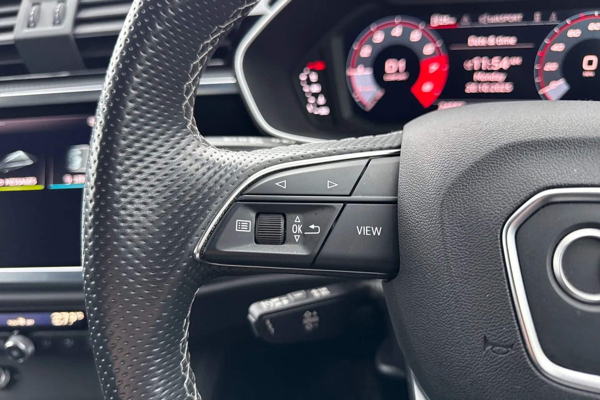 Audi Q3 thumbnail image number 44